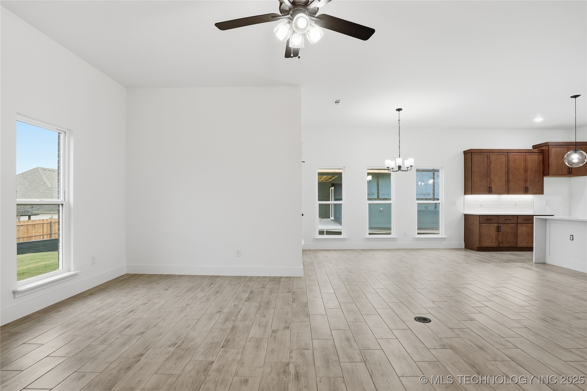 2069 E 130th Street S Property Photo 11