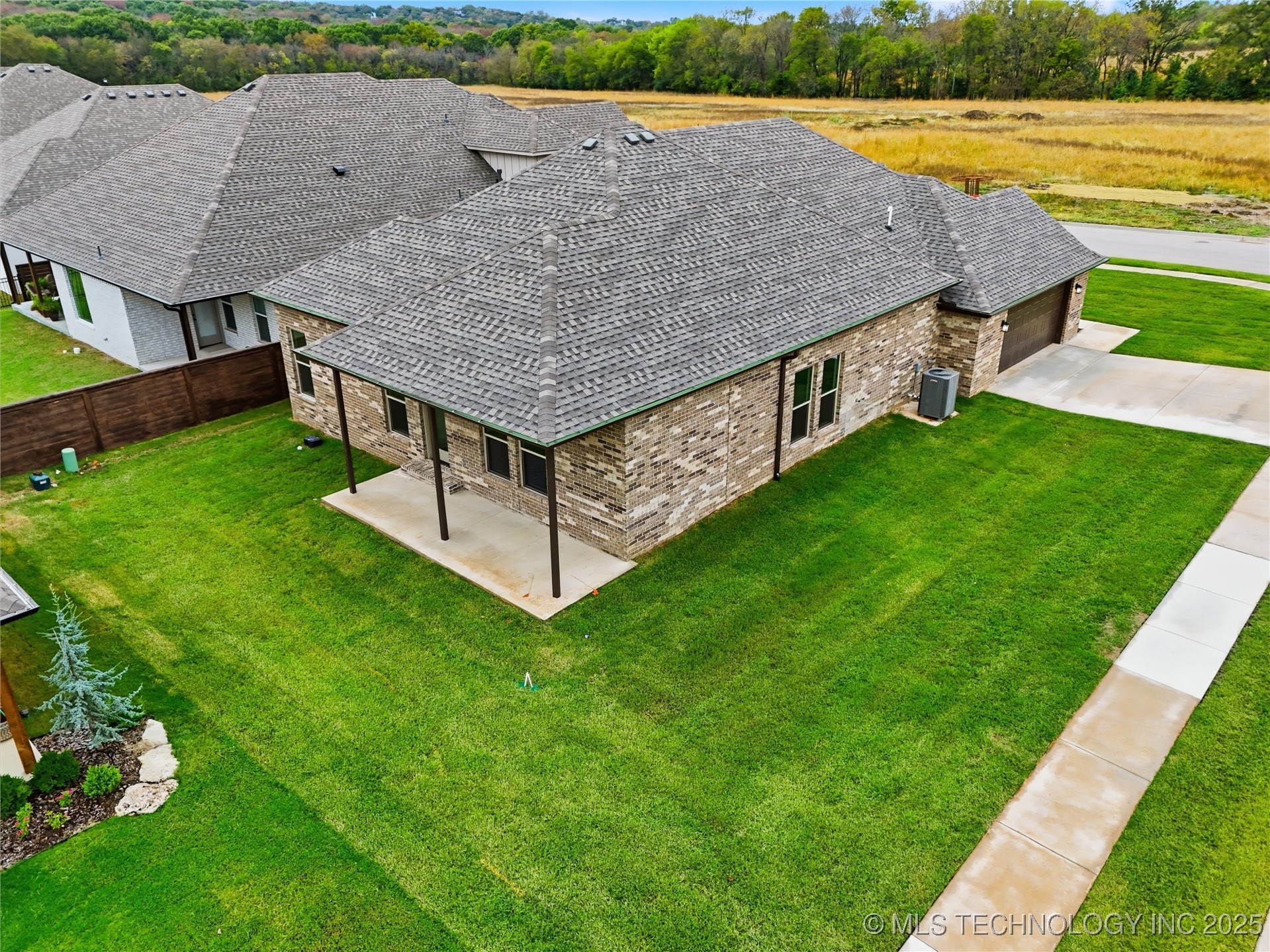 2124 E 128th Place S Property Photo 3