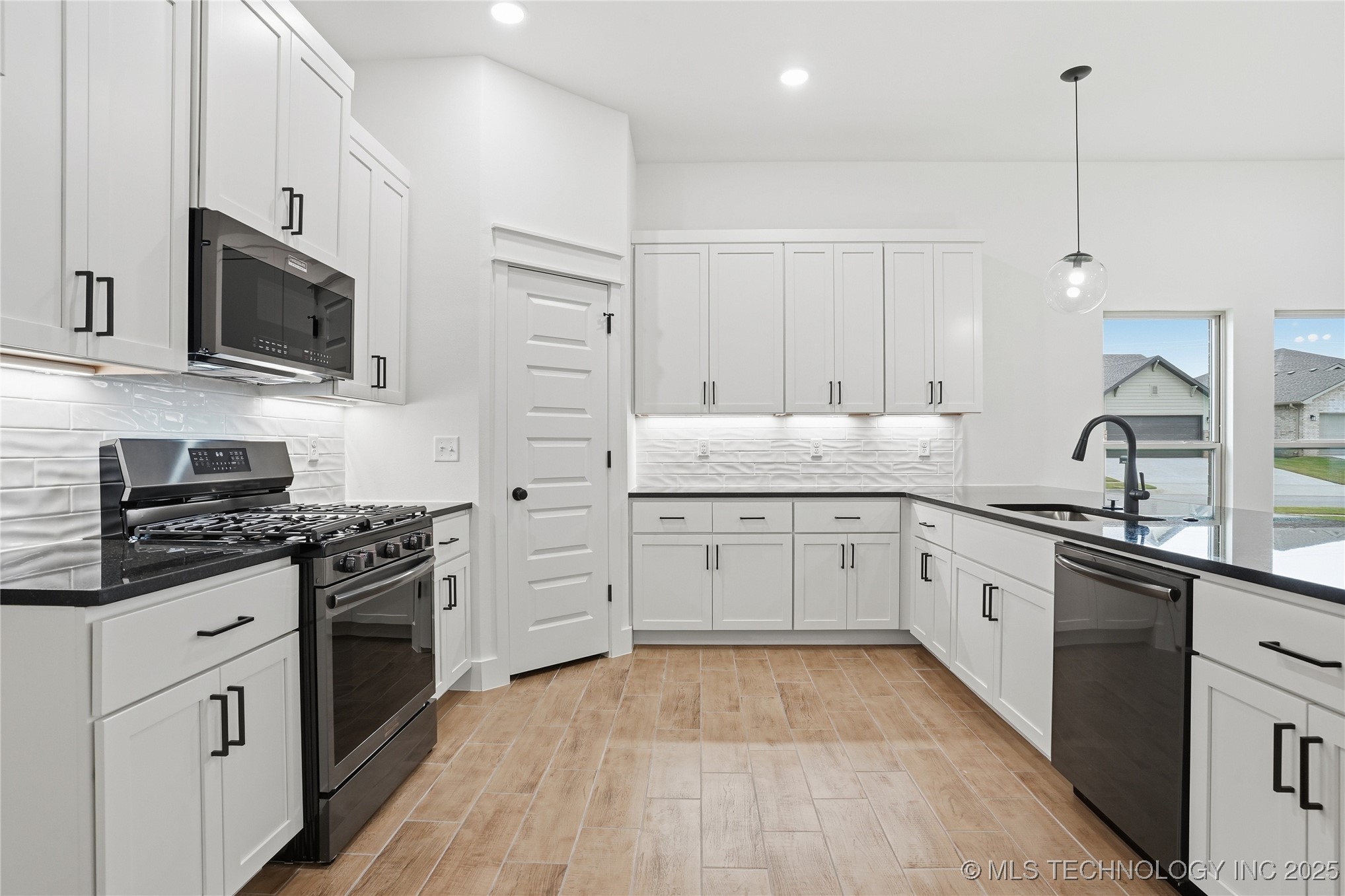 2124 E 128th Place S Property Photo 24