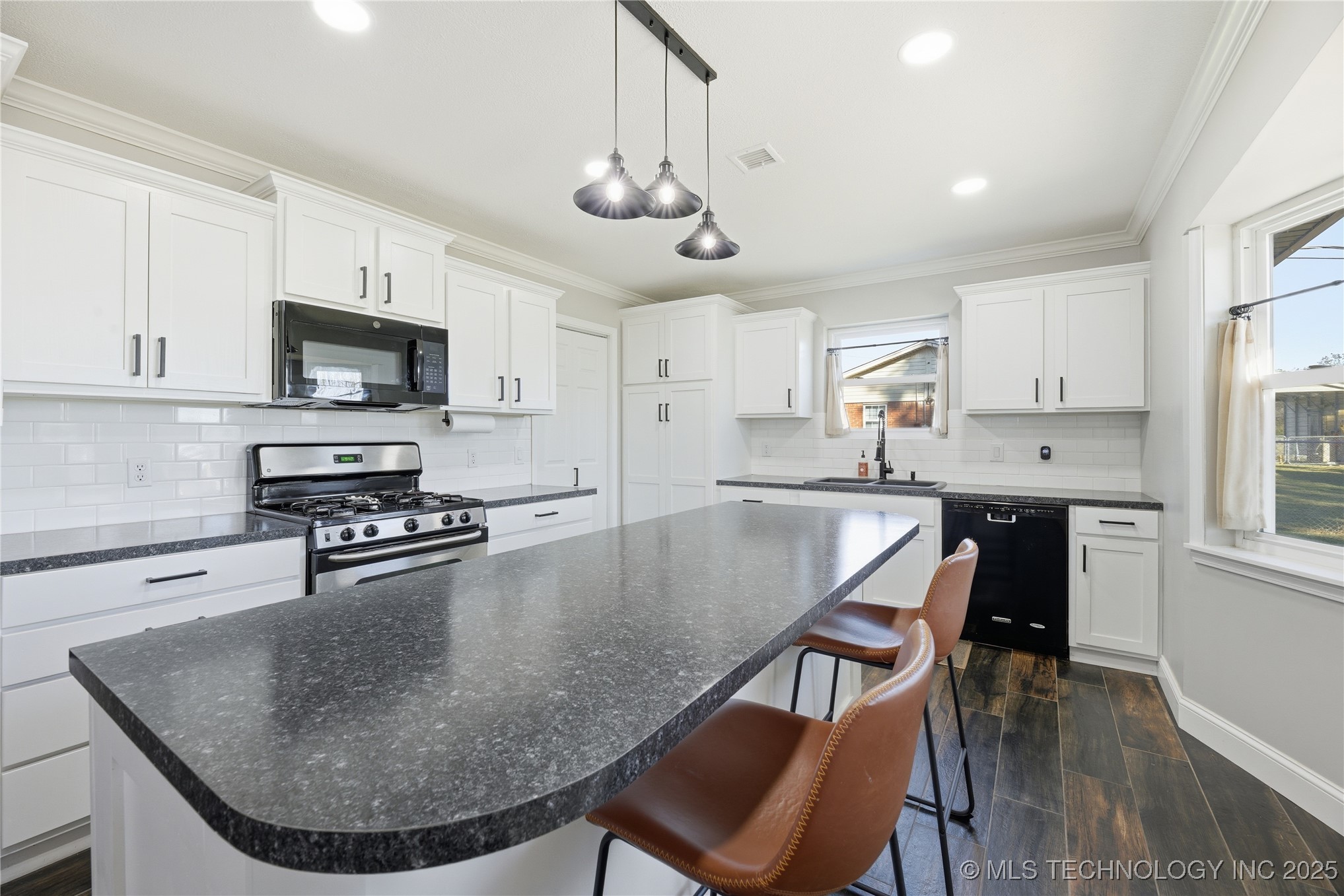 17215 S 91st East Avenue Property Photo 8