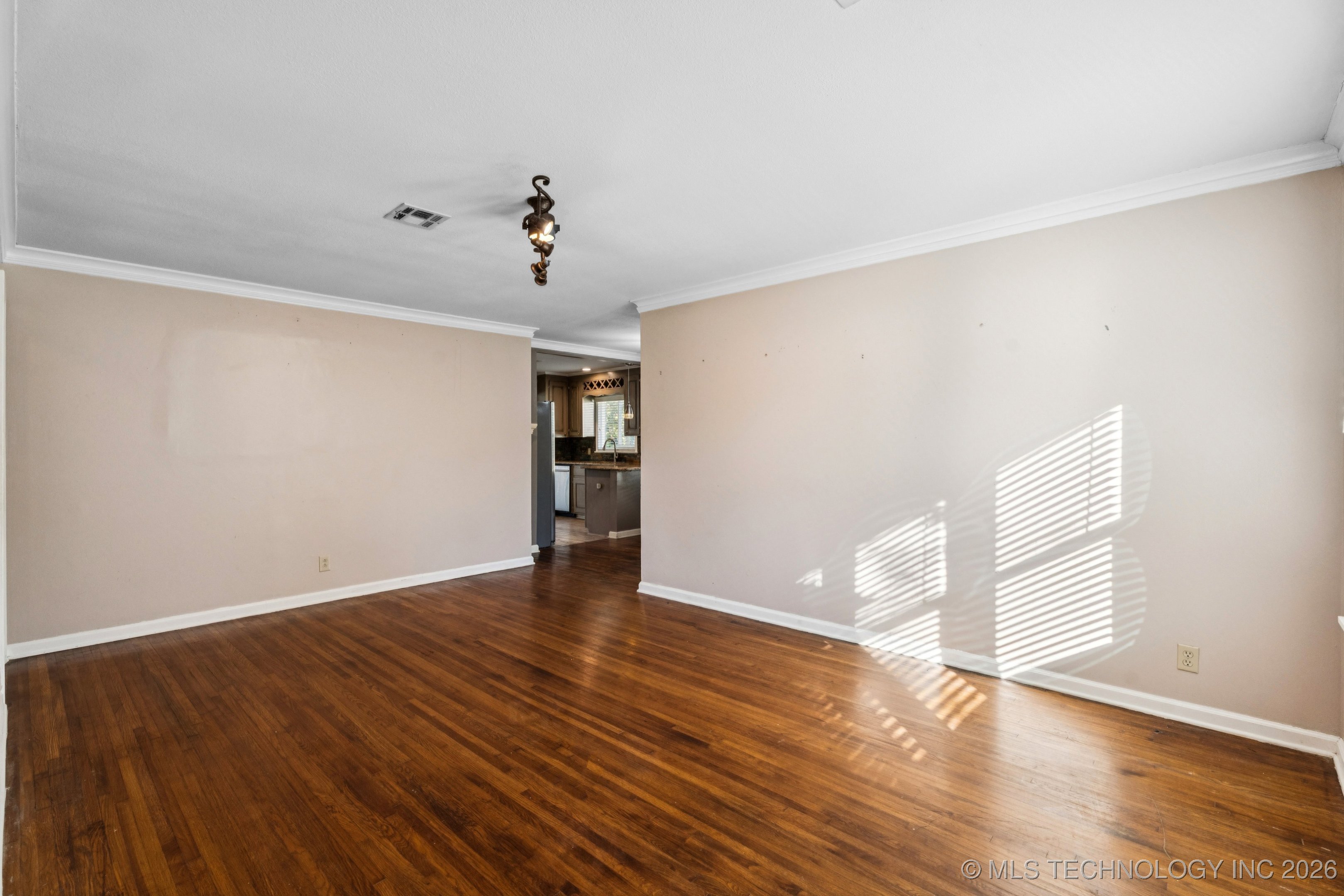 4638 S Rockford Avenue Property Photo 4