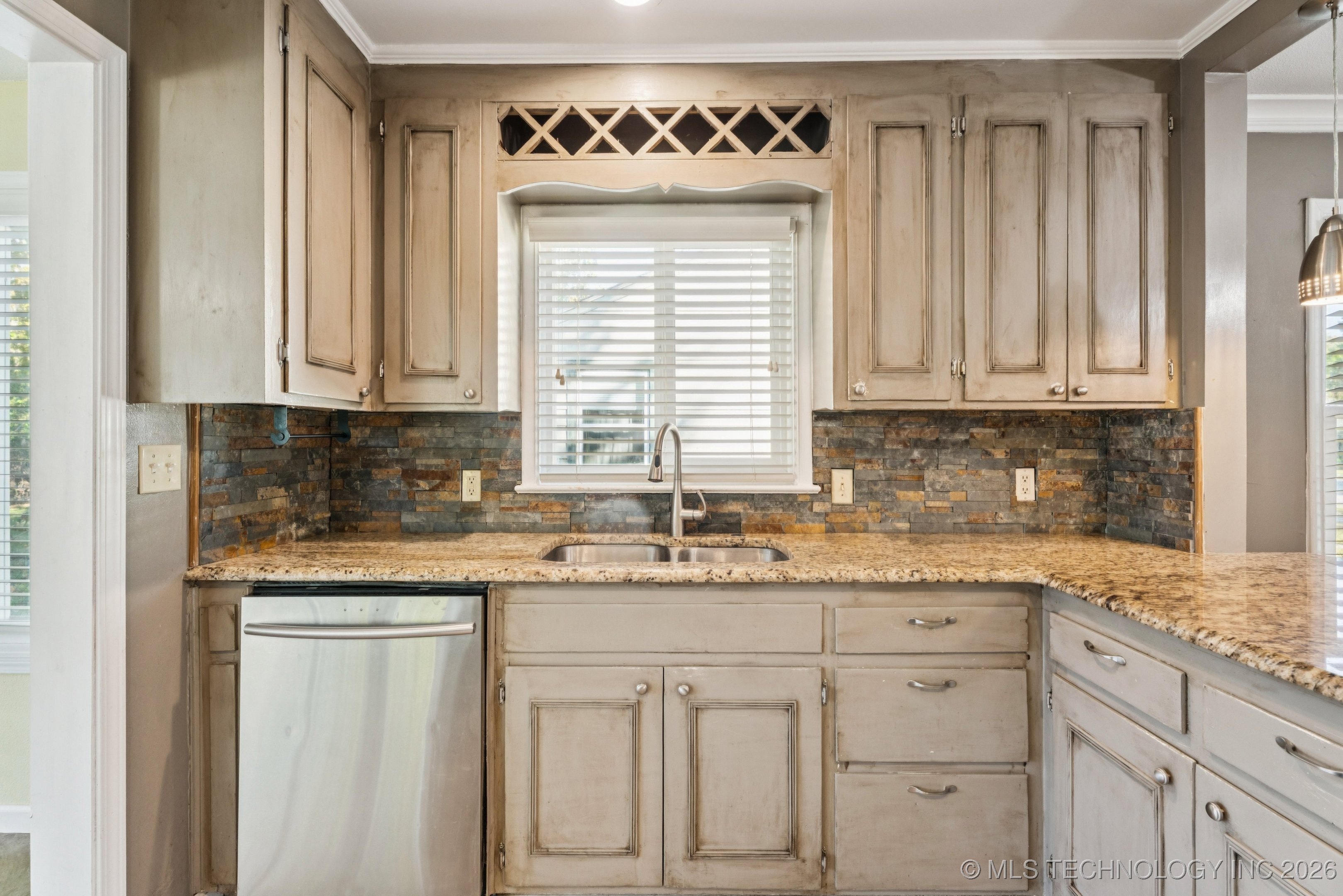 4638 S Rockford Avenue Property Photo 9