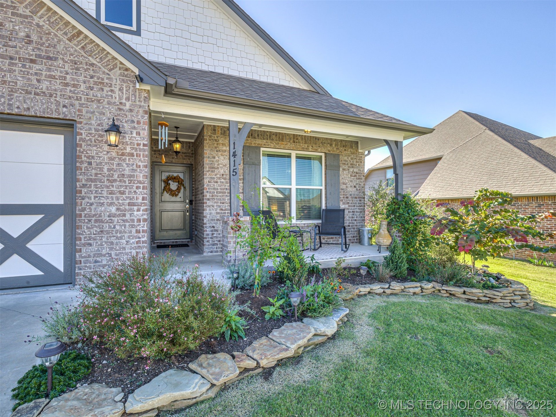 1415 E Jasper Place Property Photo 3