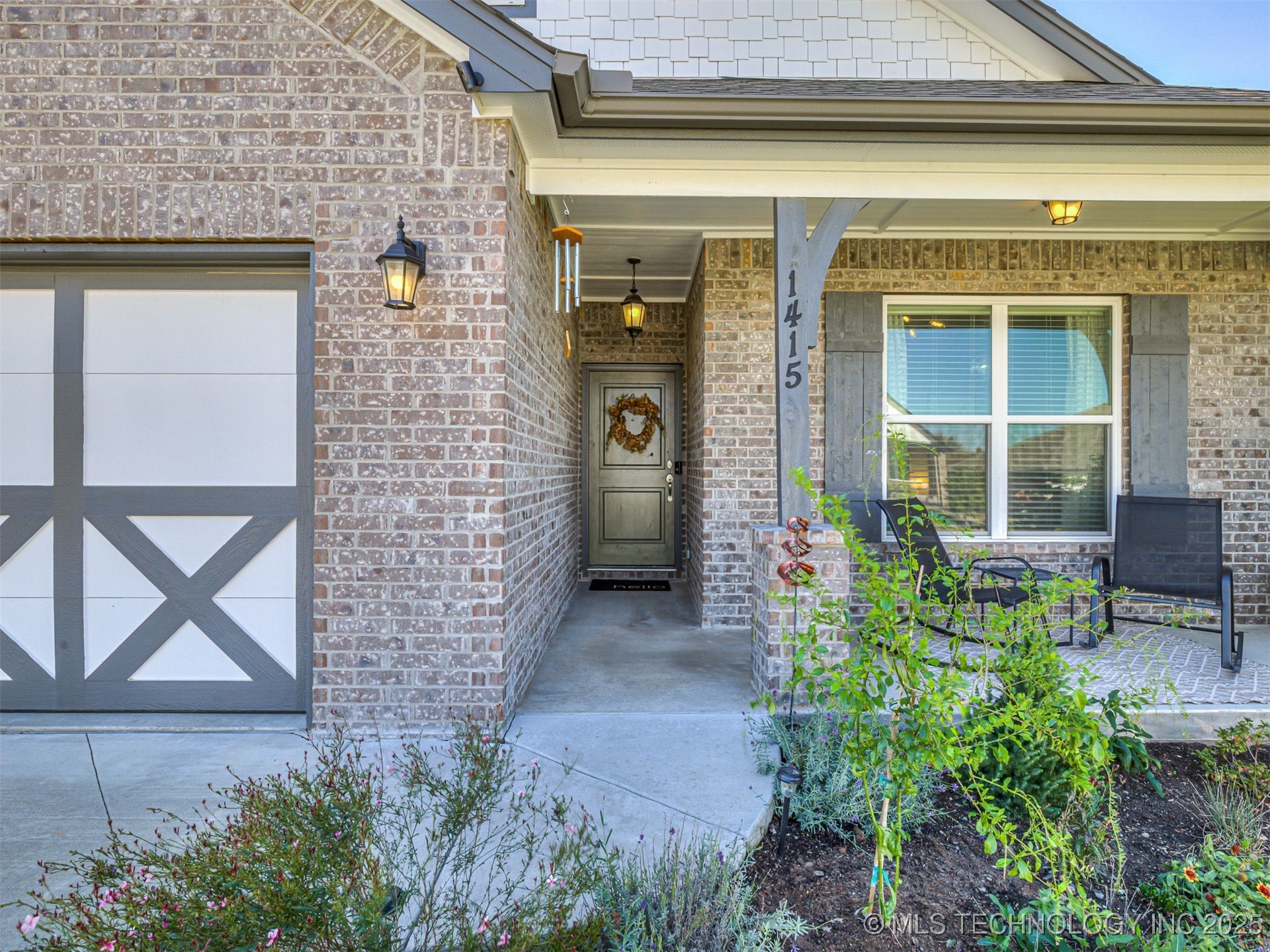 1415 E Jasper Place Property Photo 4