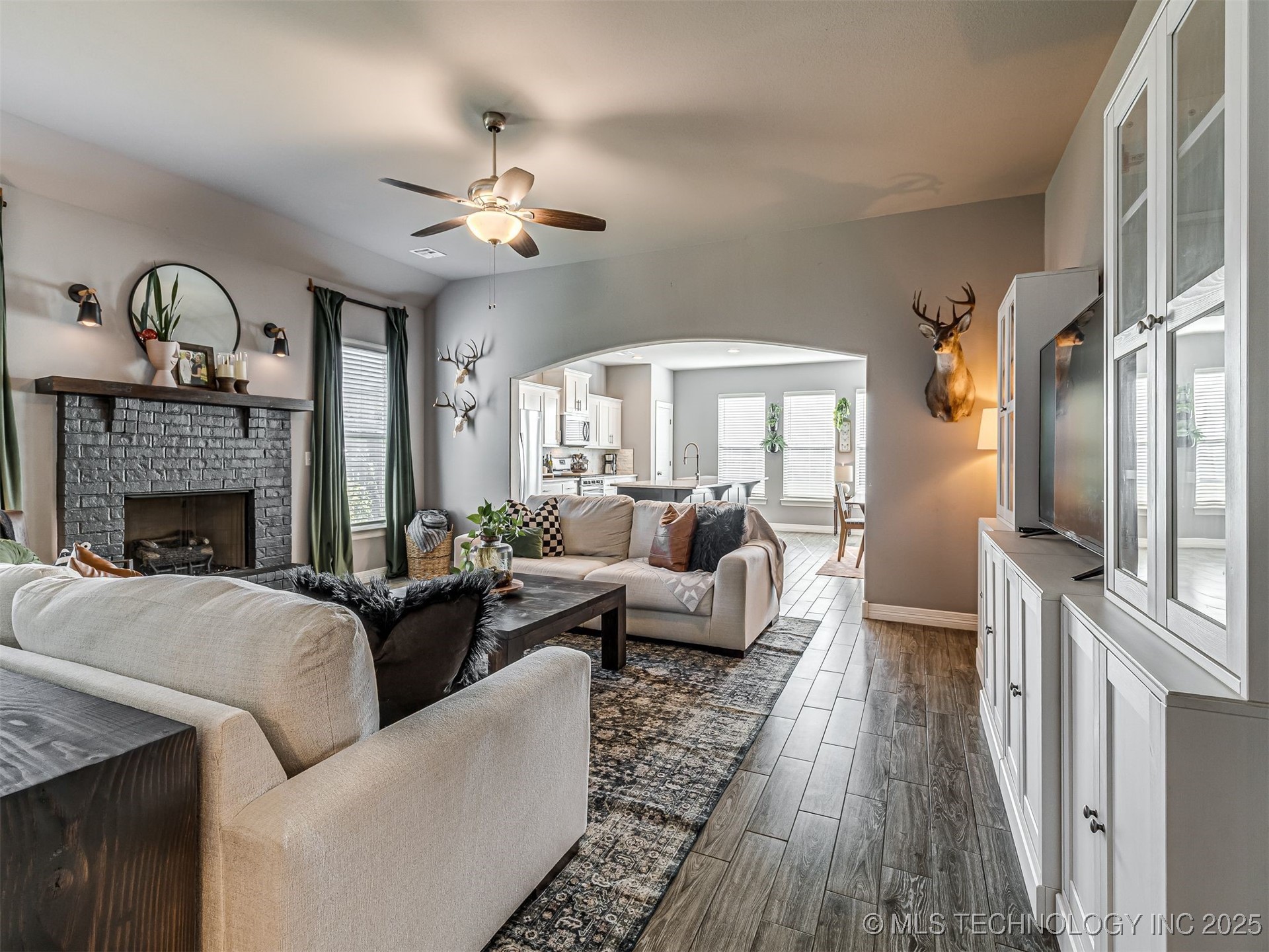 1415 E Jasper Place Property Photo 5