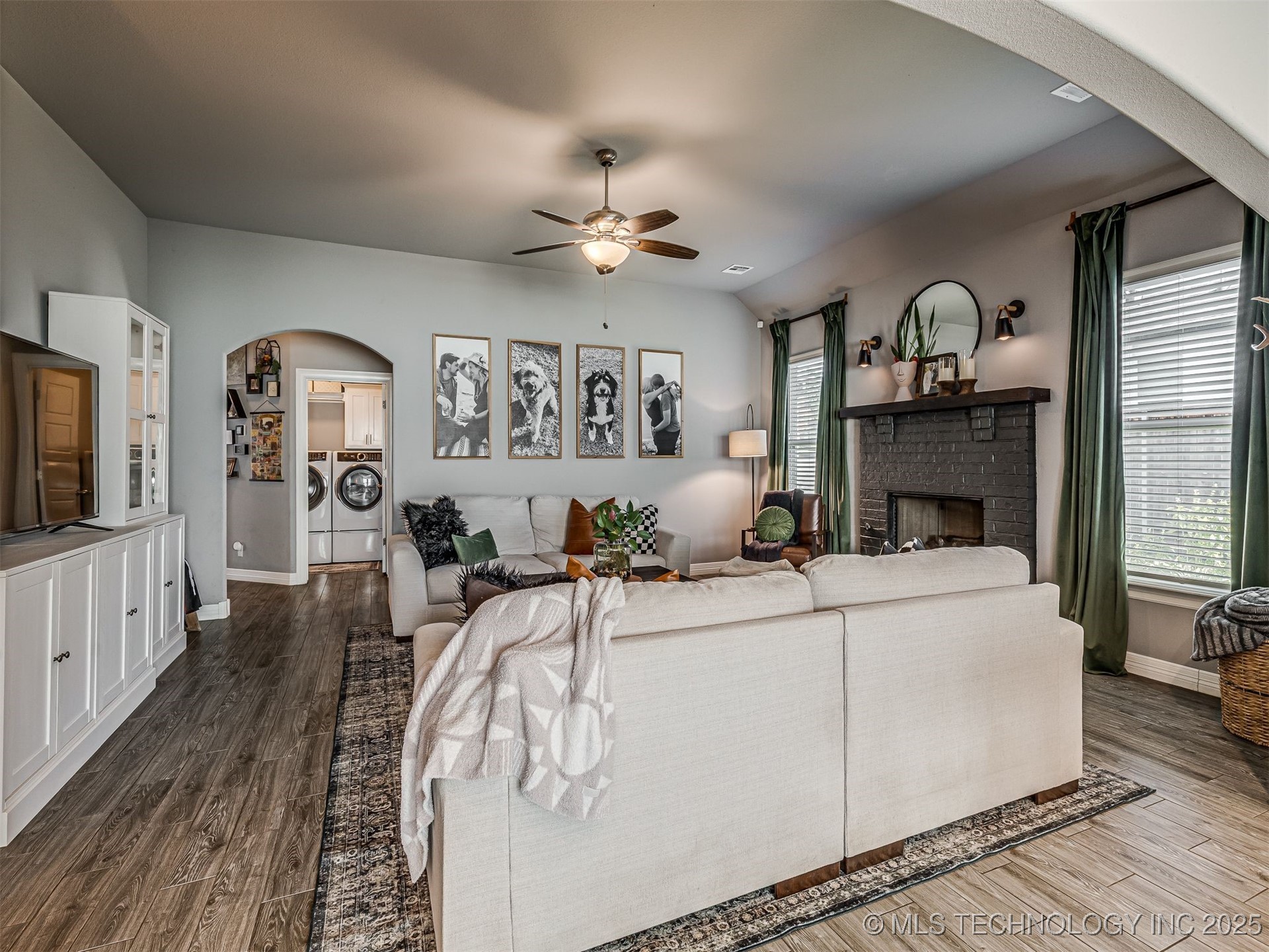 1415 E Jasper Place Property Photo 6