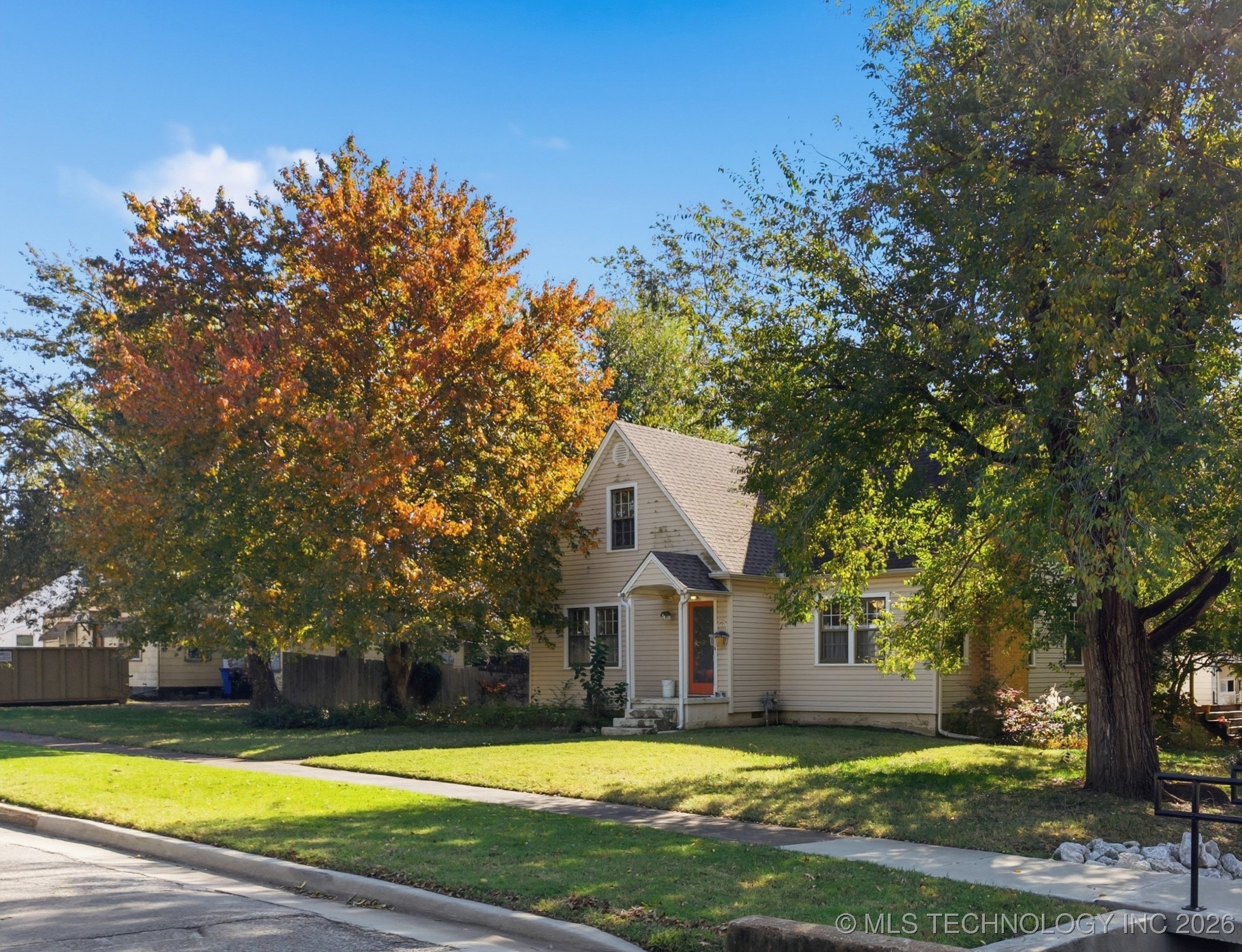 401 E College Street Property Photo 1