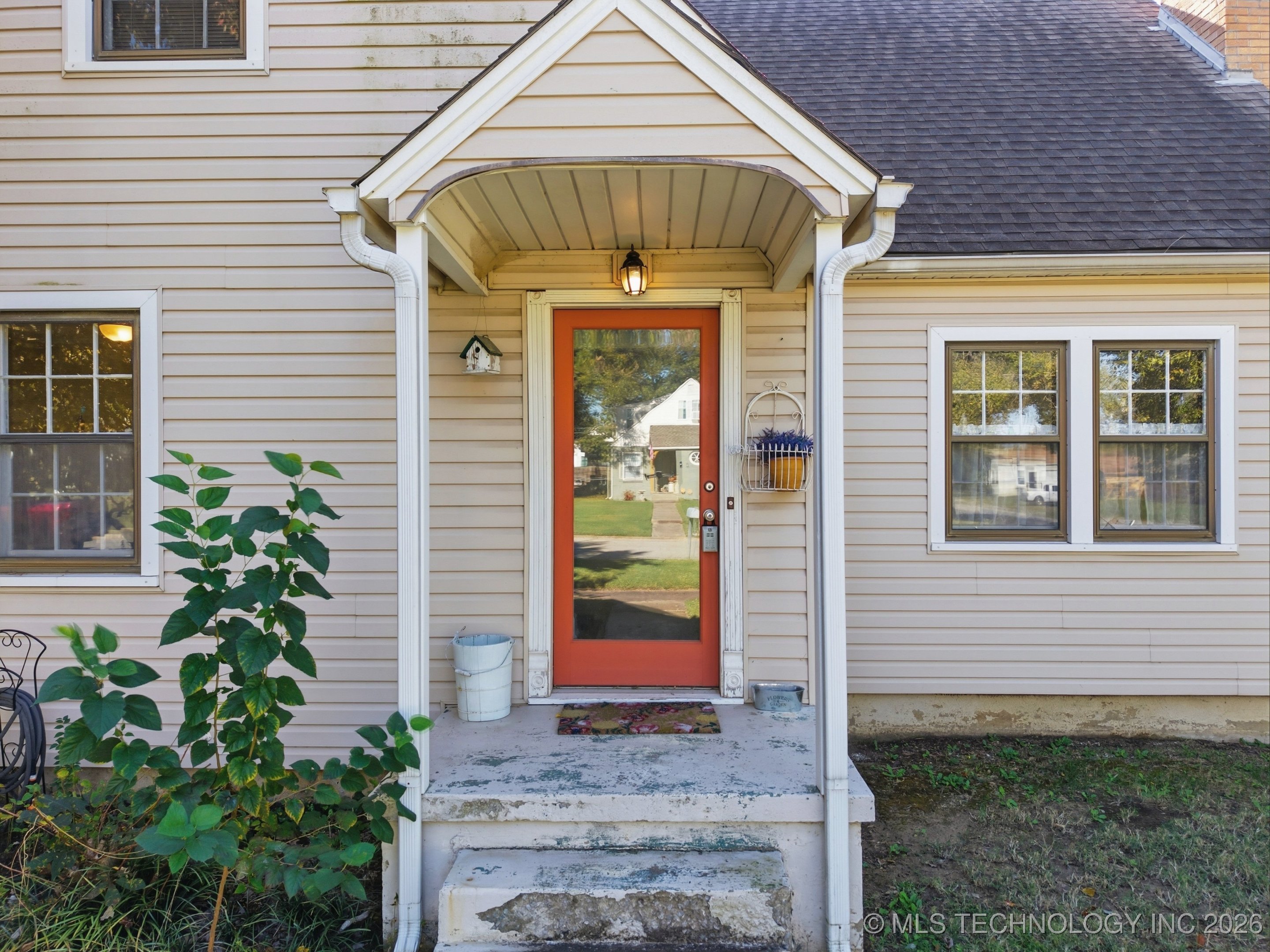 401 E College Street Property Photo 2