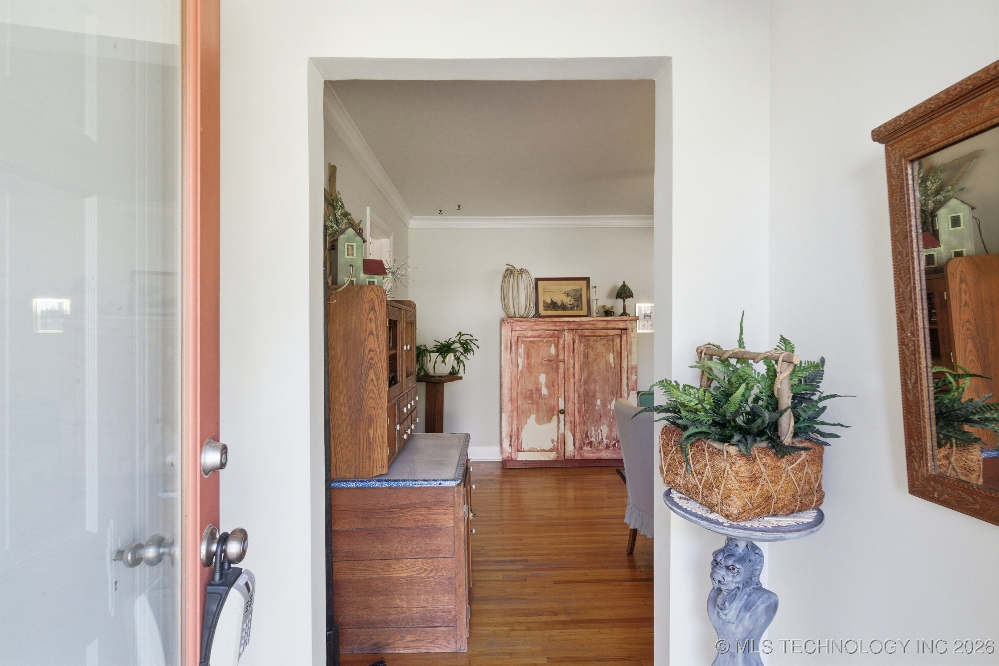 401 E College Street Property Photo 3