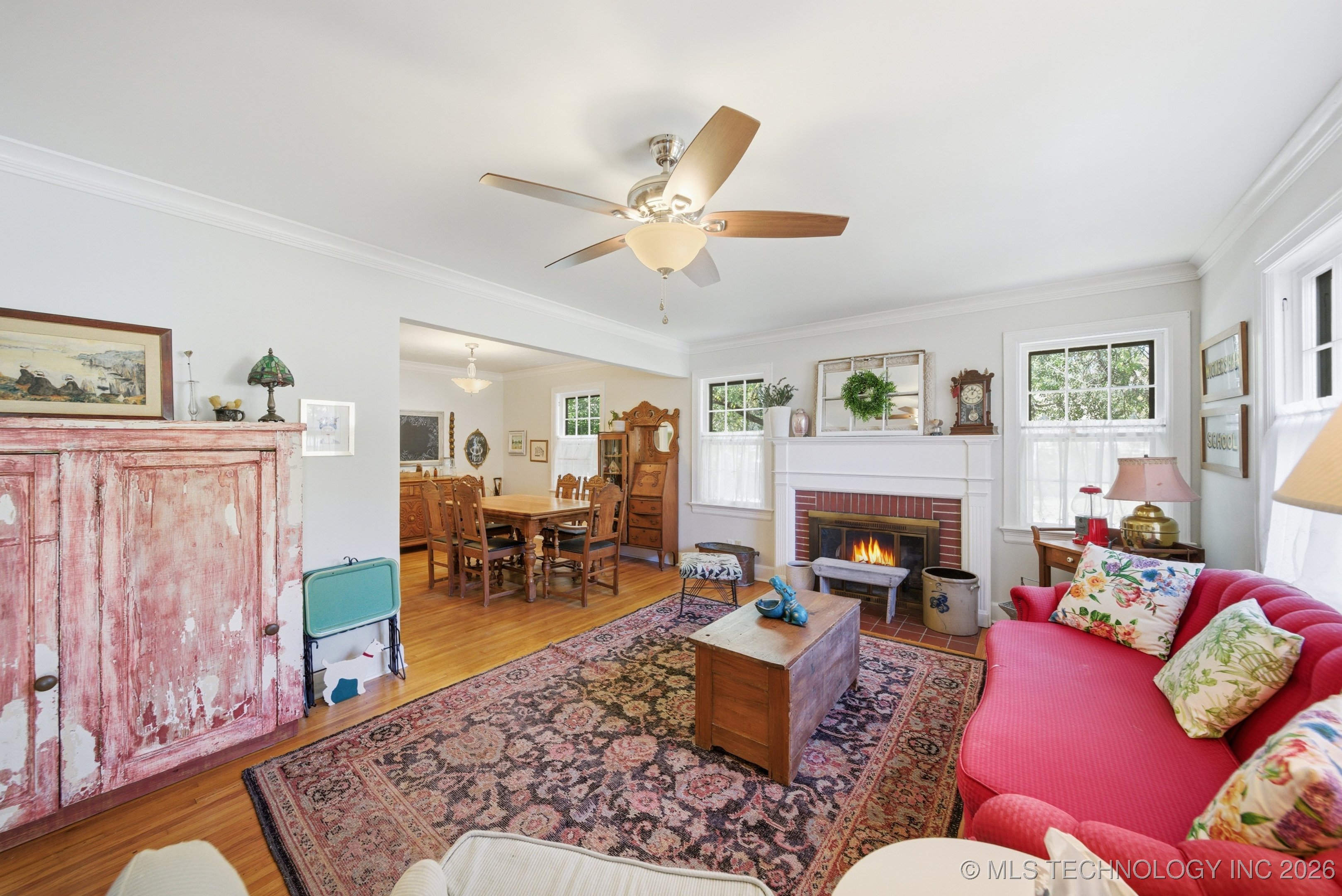 401 E College Street Property Photo 4