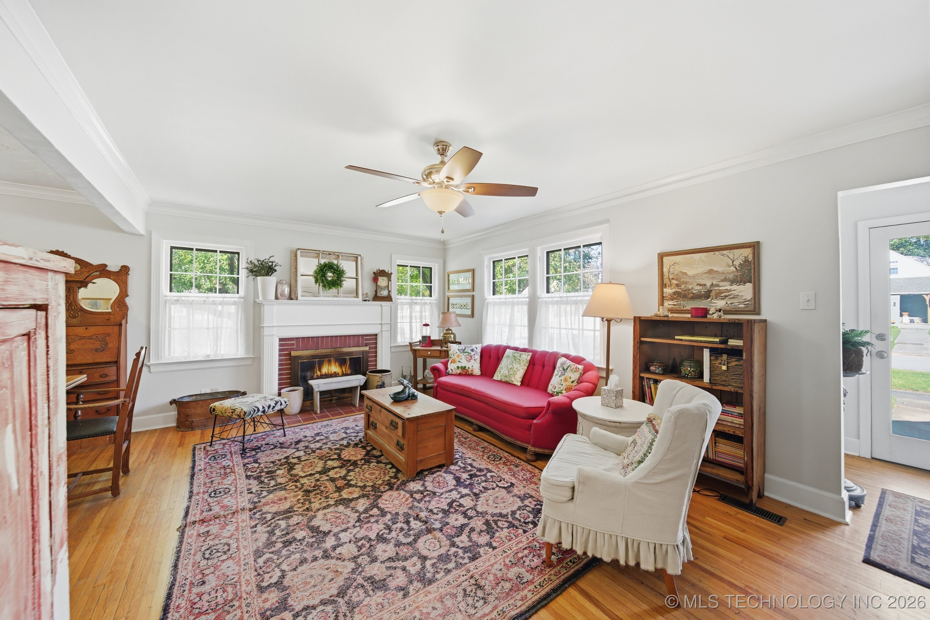 401 E College Street Property Photo 5