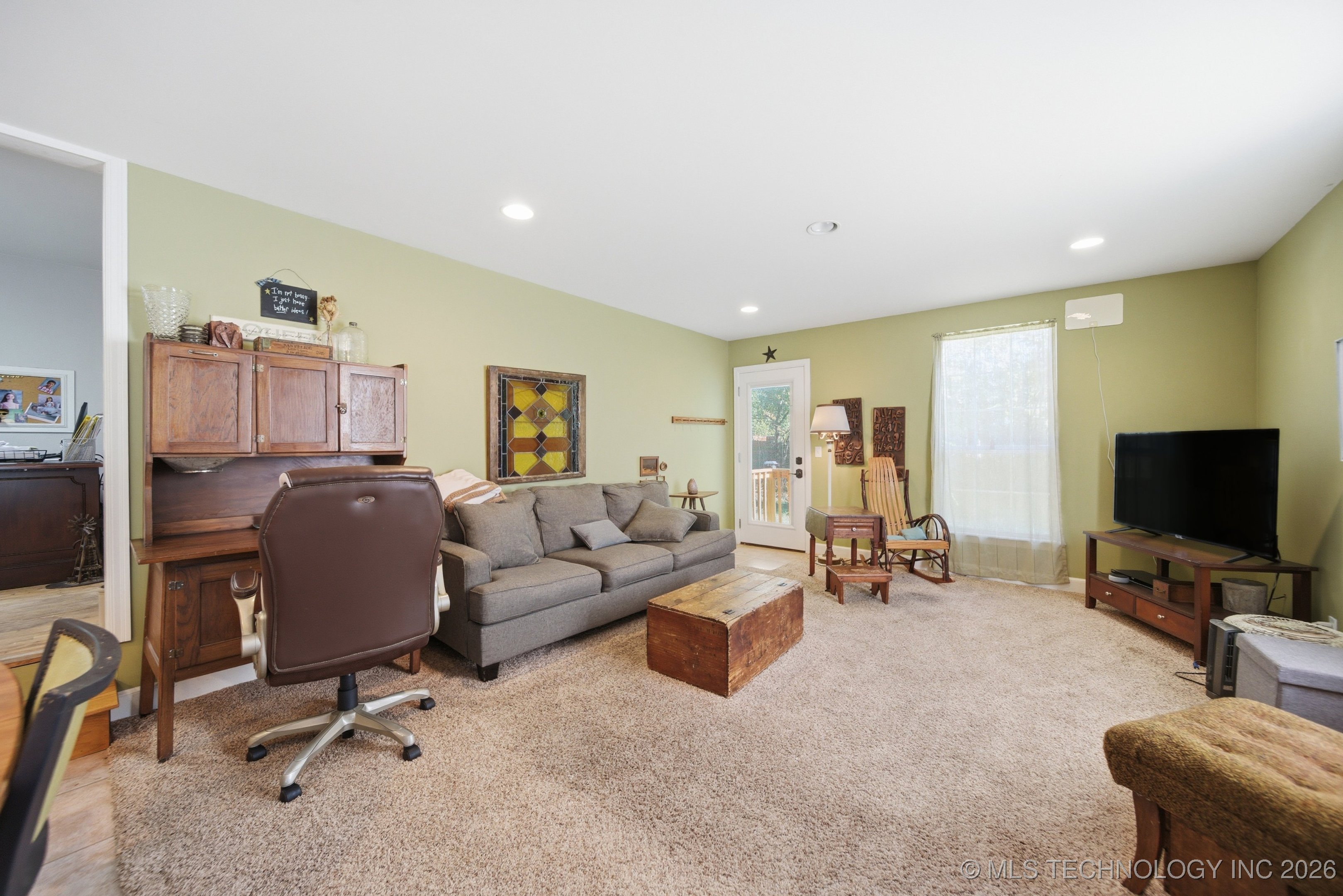 401 E College Street Property Photo 13