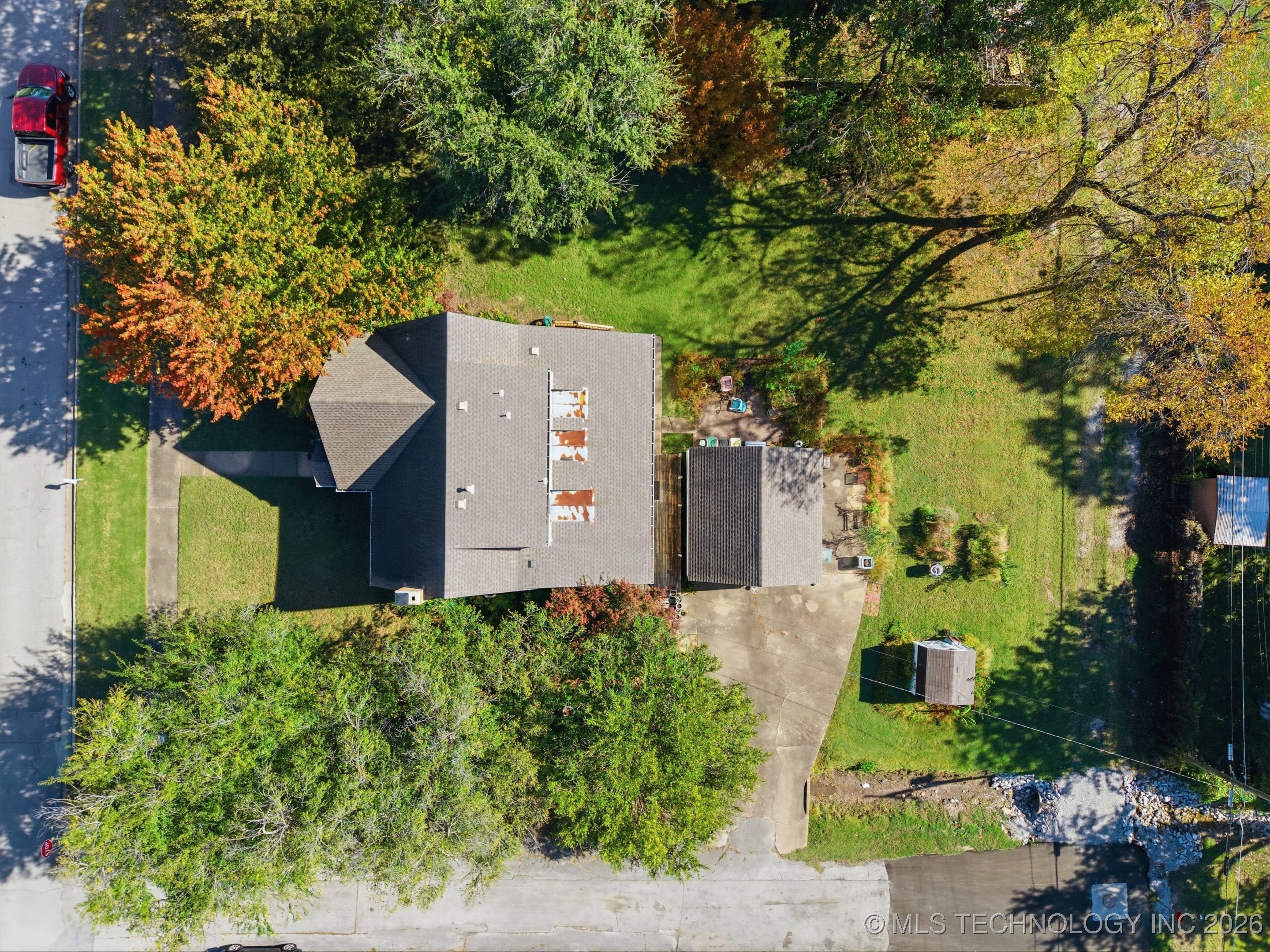 401 E College Street Property Photo 28