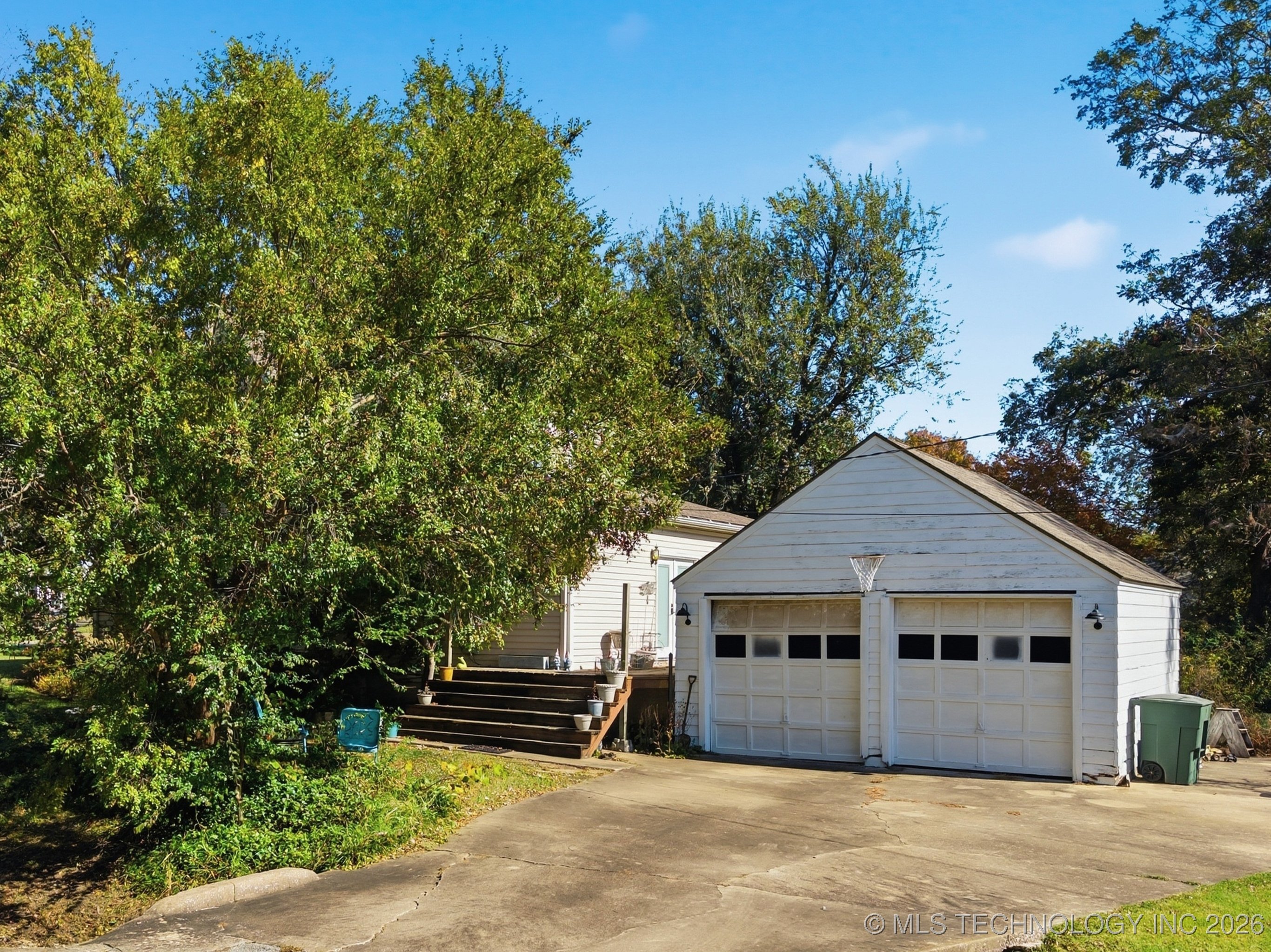 401 E College Street Property Photo 31