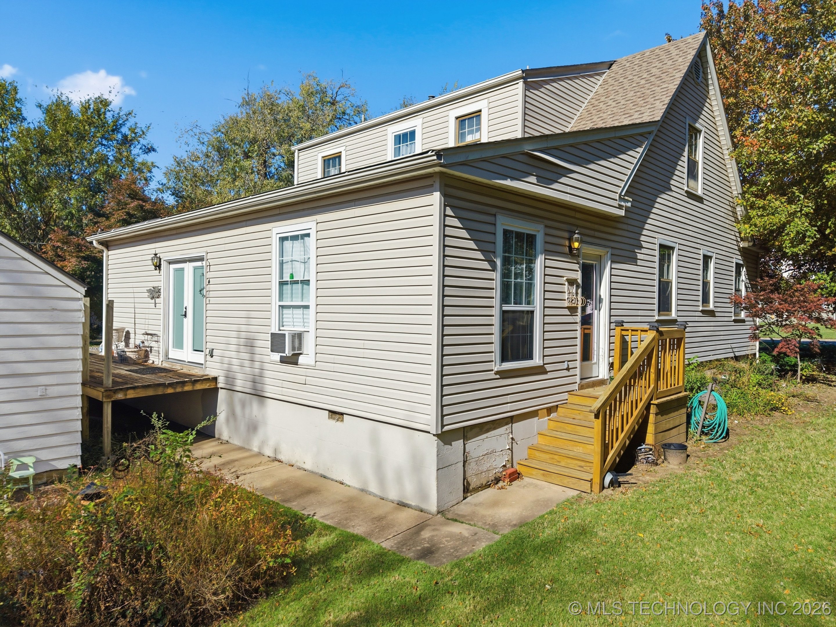 401 E College Street Property Photo 32