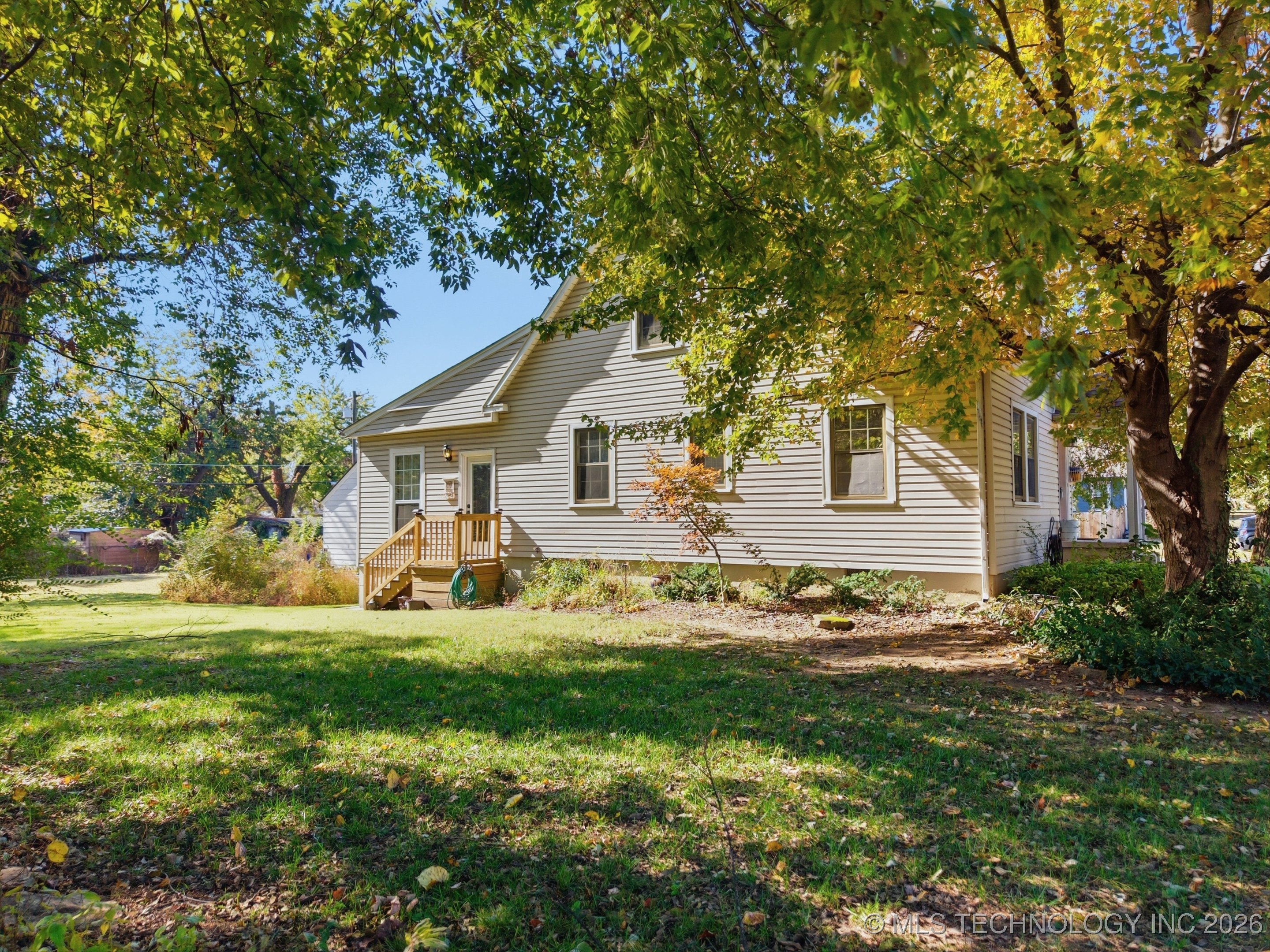 401 E College Street Property Photo 33