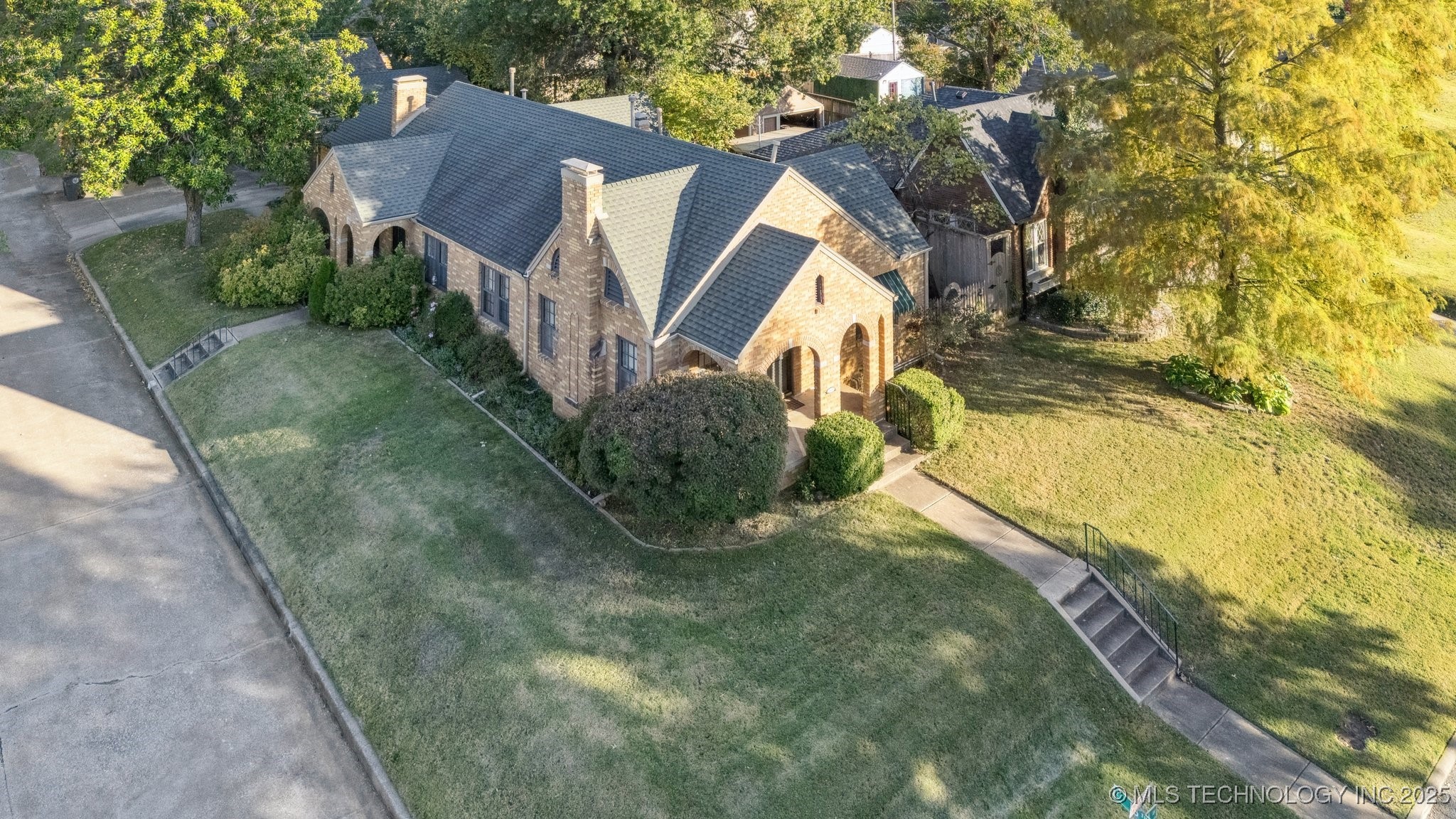 2704 E 16th Street Property Photo 1