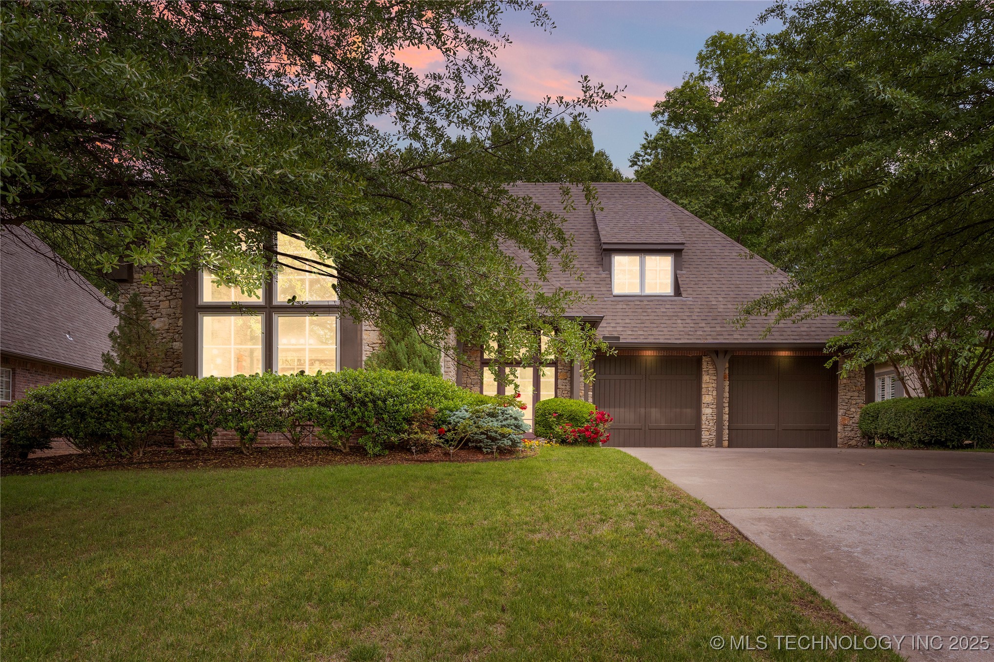 9327 S Jamestown Avenue Property Photo 1