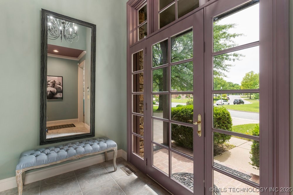 9327 S Jamestown Avenue Property Photo 3