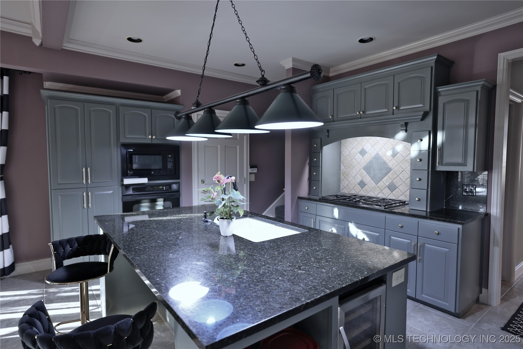 9327 S Jamestown Avenue Property Photo 11