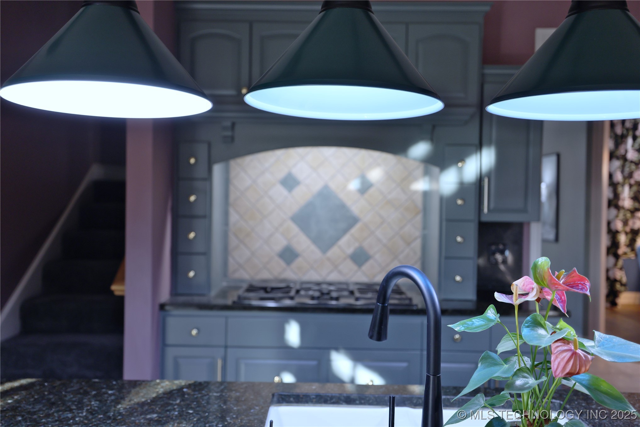 9327 S Jamestown Avenue Property Photo 14