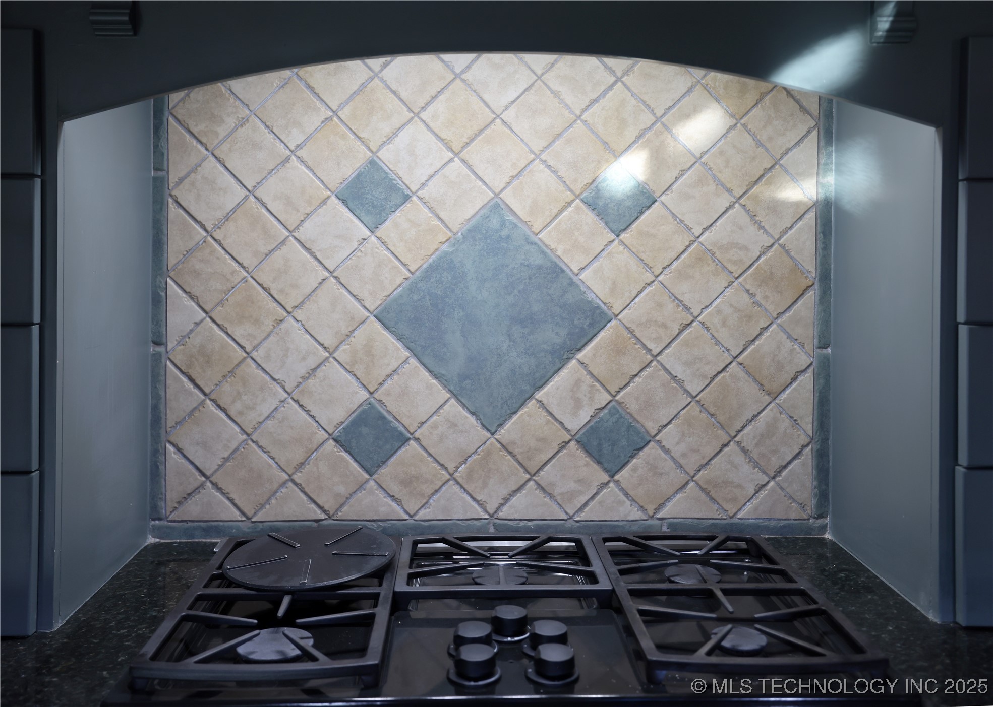 9327 S Jamestown Avenue Property Photo 15