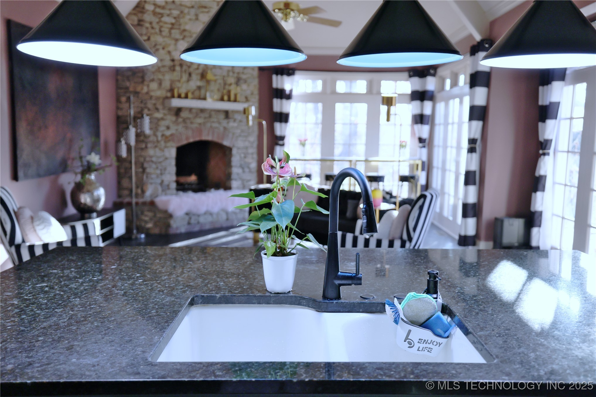 9327 S Jamestown Avenue Property Photo 17