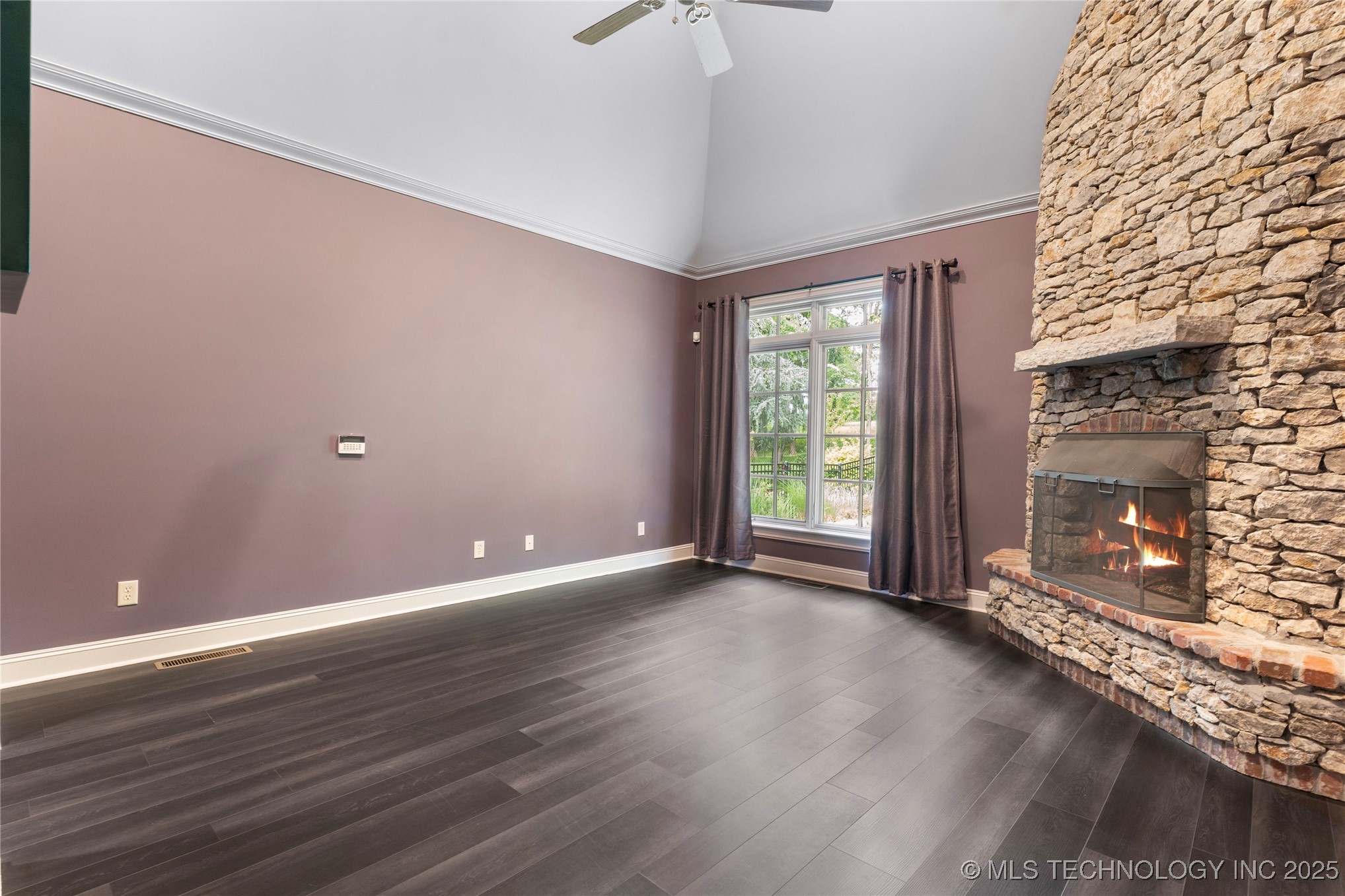 9327 S Jamestown Avenue Property Photo 23