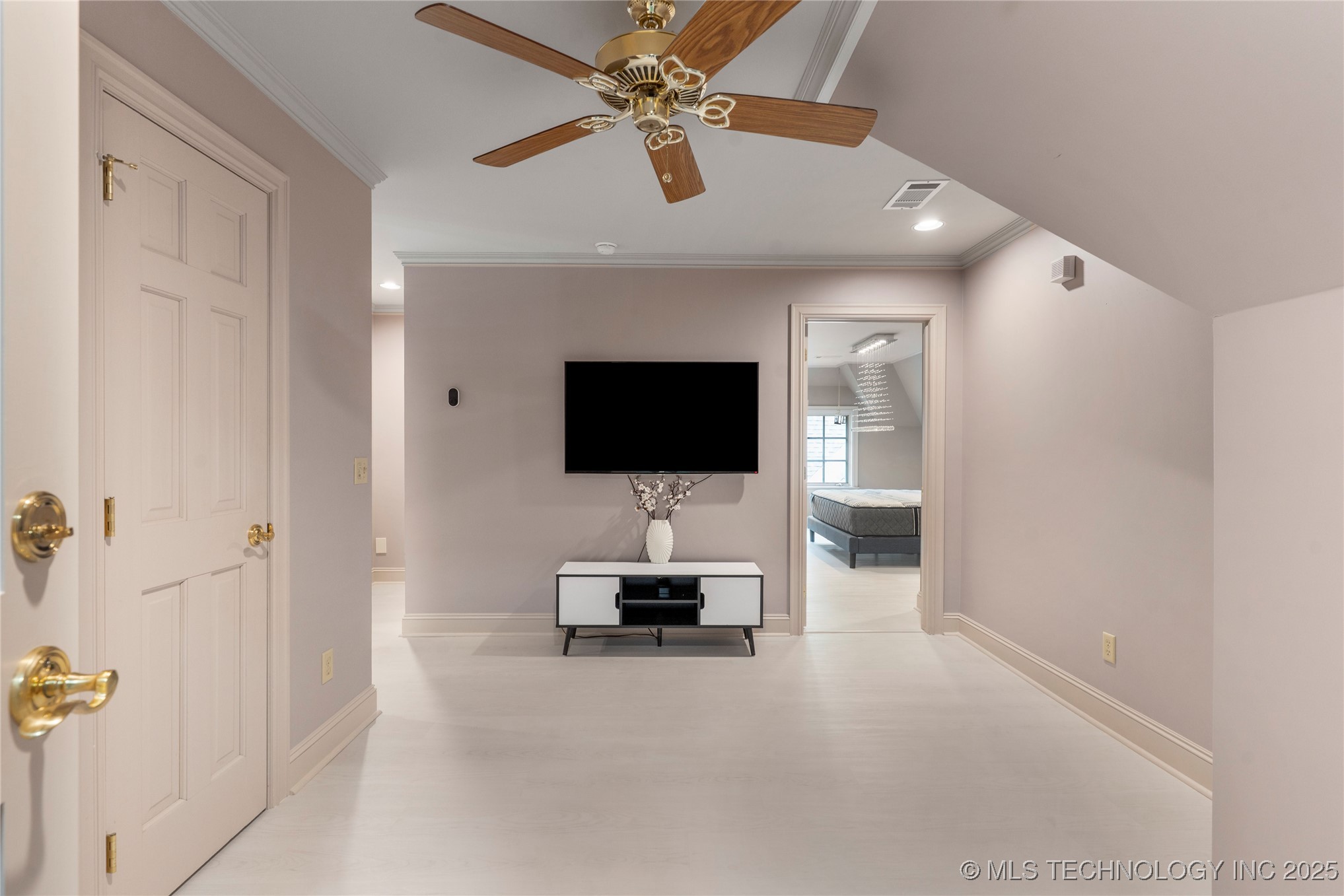 9327 S Jamestown Avenue Property Photo 32