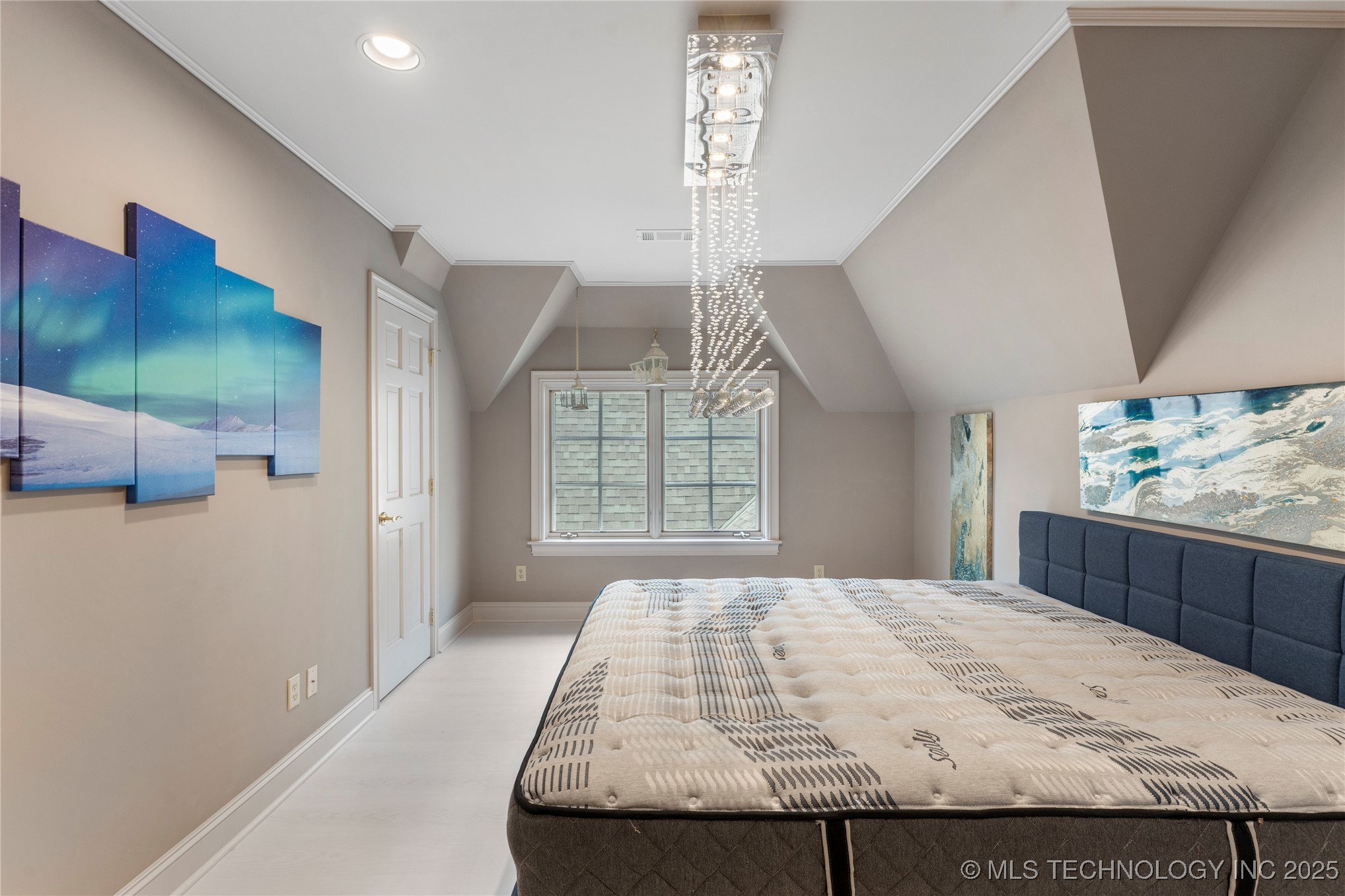 9327 S Jamestown Avenue Property Photo 39