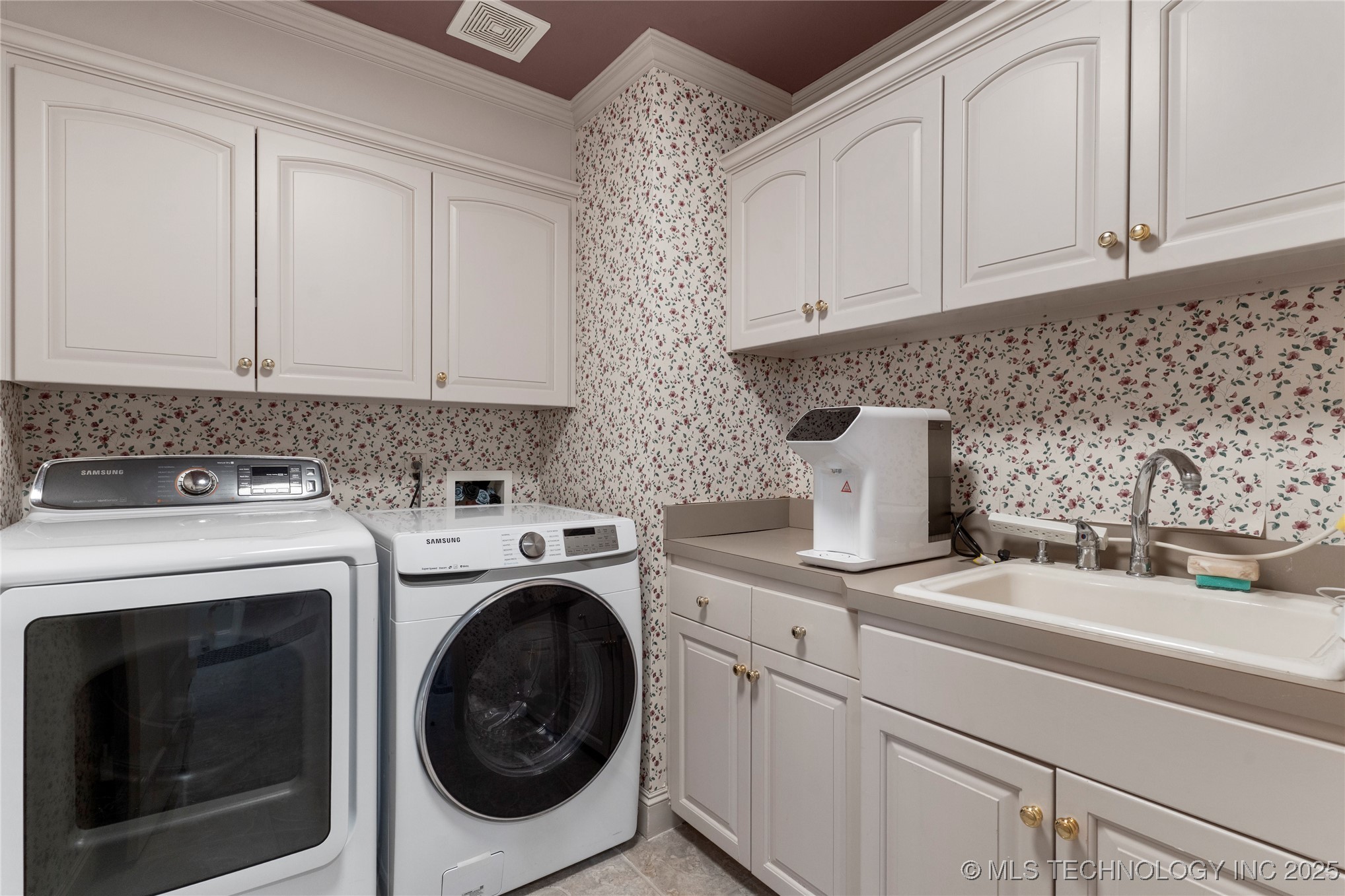 9327 S Jamestown Avenue Property Photo 44