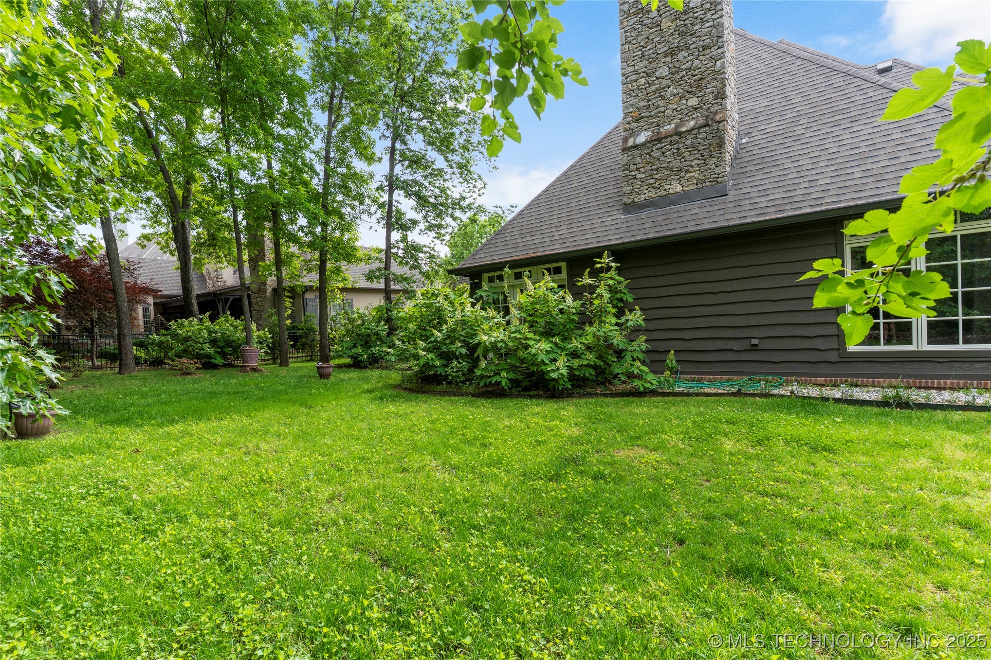 9327 S Jamestown Avenue Property Photo 45