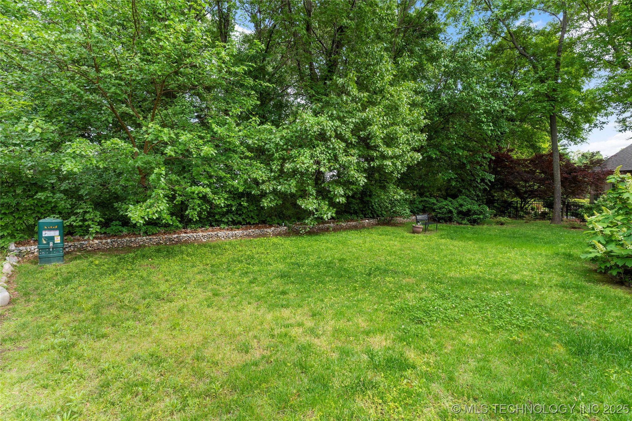 9327 S Jamestown Avenue Property Photo 46