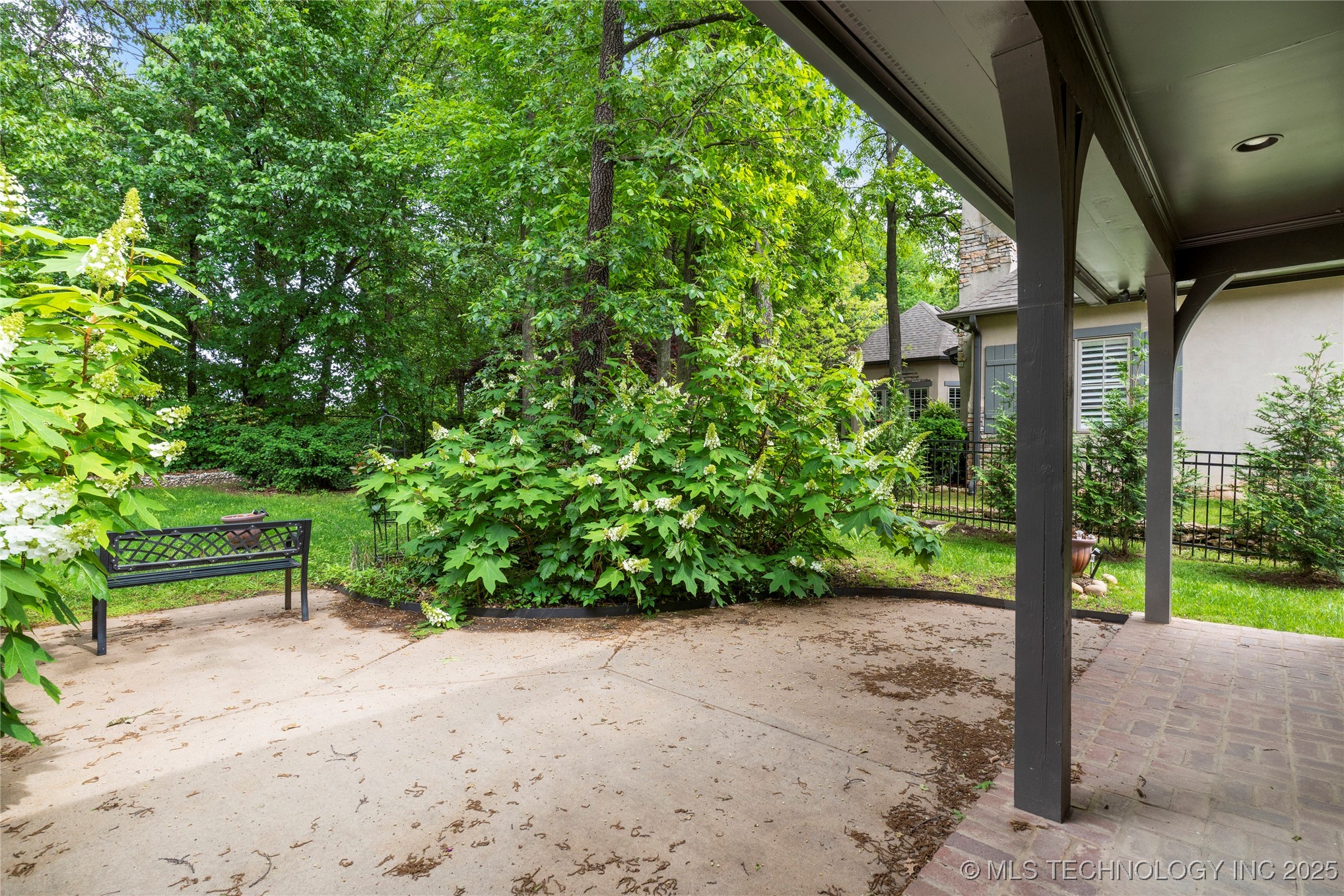 9327 S Jamestown Avenue Property Photo 47