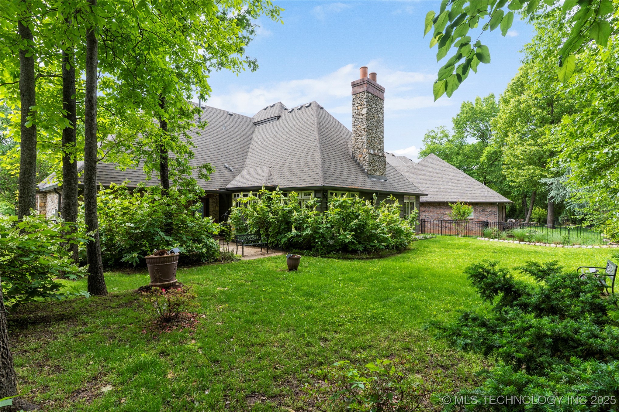 9327 S Jamestown Avenue Property Photo 48