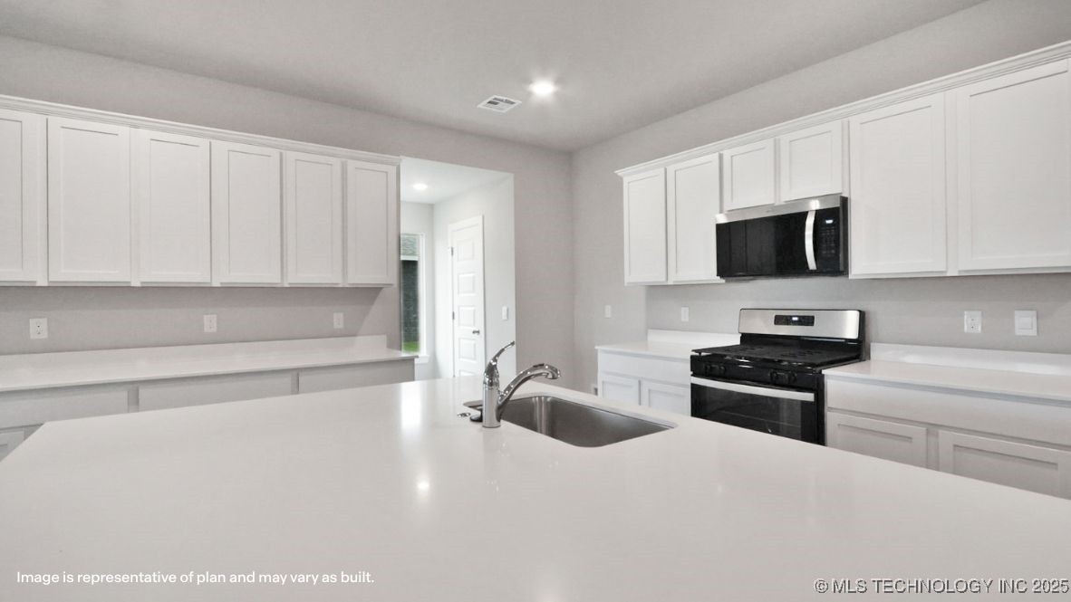 7510 N 154th East Avenue Property Photo 6