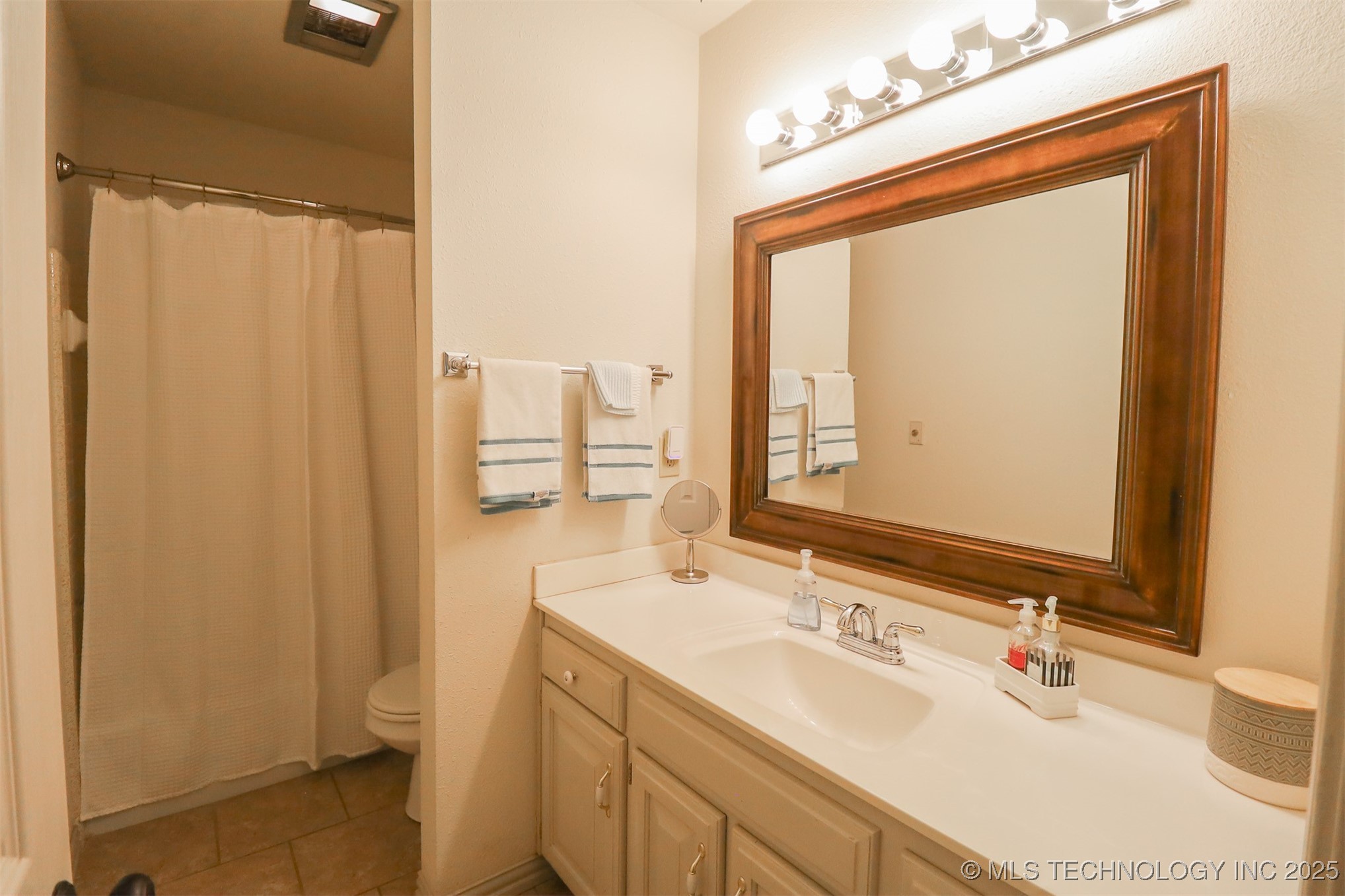 7401 S 231st East Avenue Property Photo 9