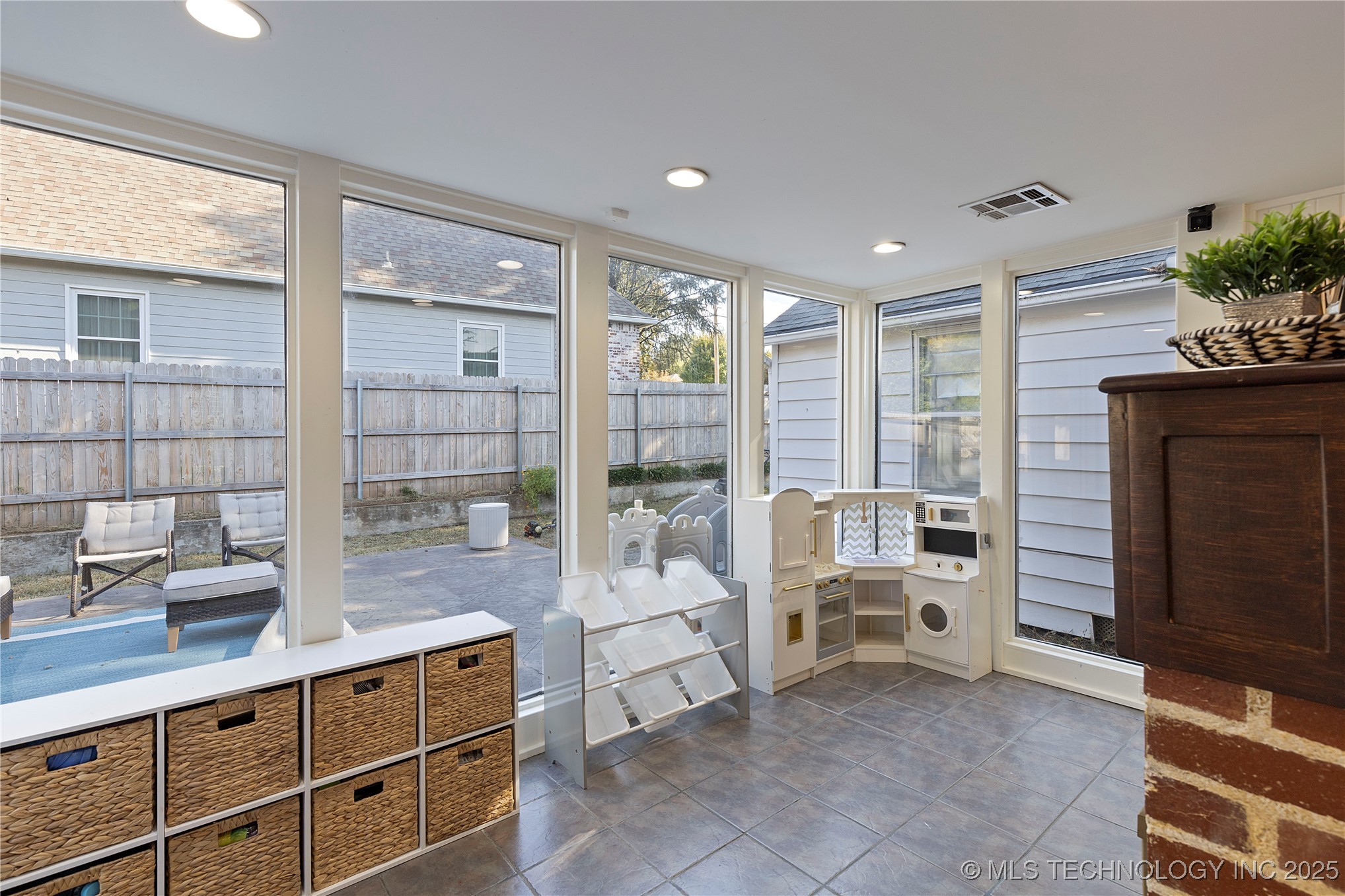 3651 S Utica Avenue Property Photo 20