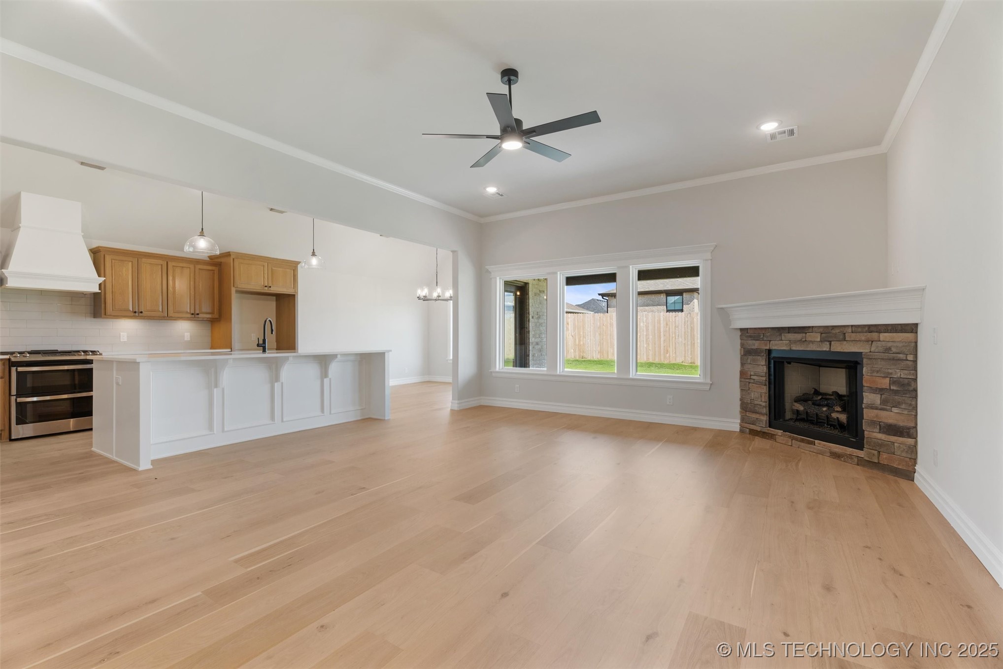 5822 Brandon Court Property Photo 4