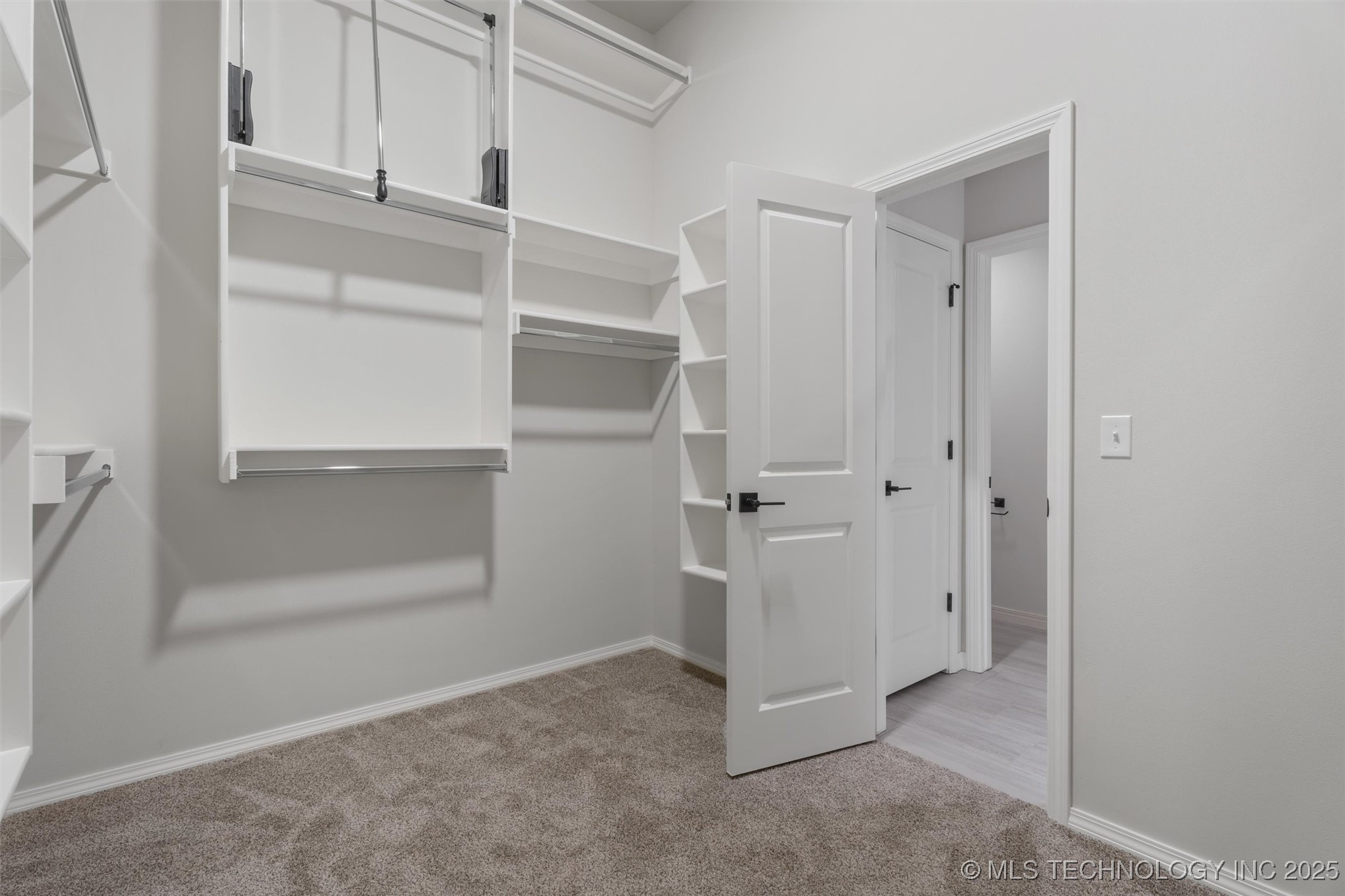 5822 Brandon Court Property Photo 27