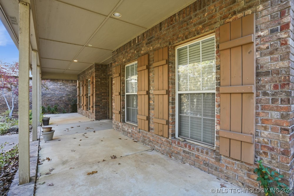 7411 S Urbana Avenue Property Photo 15