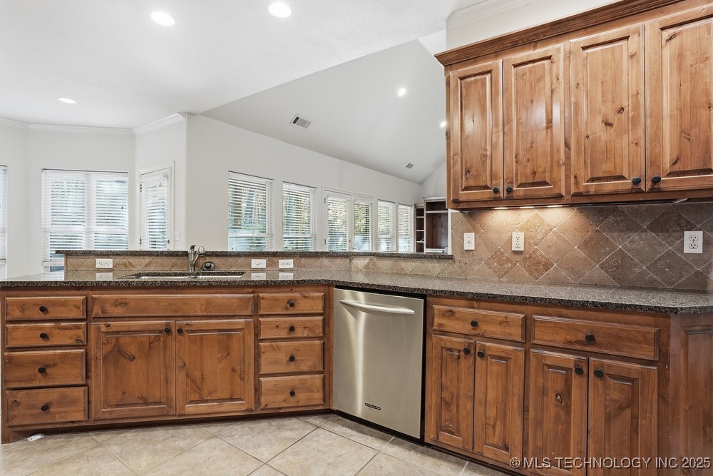 7411 S Urbana Avenue Property Photo 35