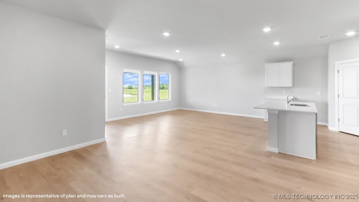 8522 E Fort Worth Street Property Photo 5