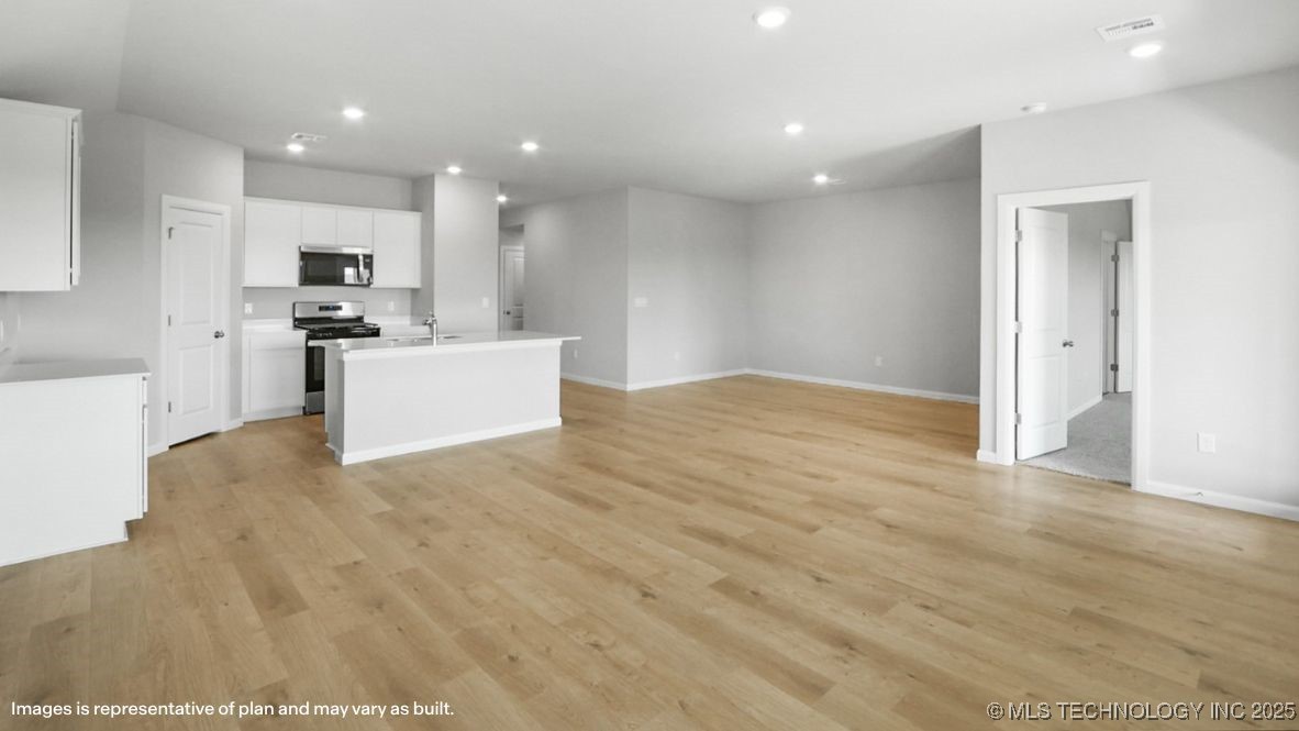 8522 E Fort Worth Street Property Photo 6