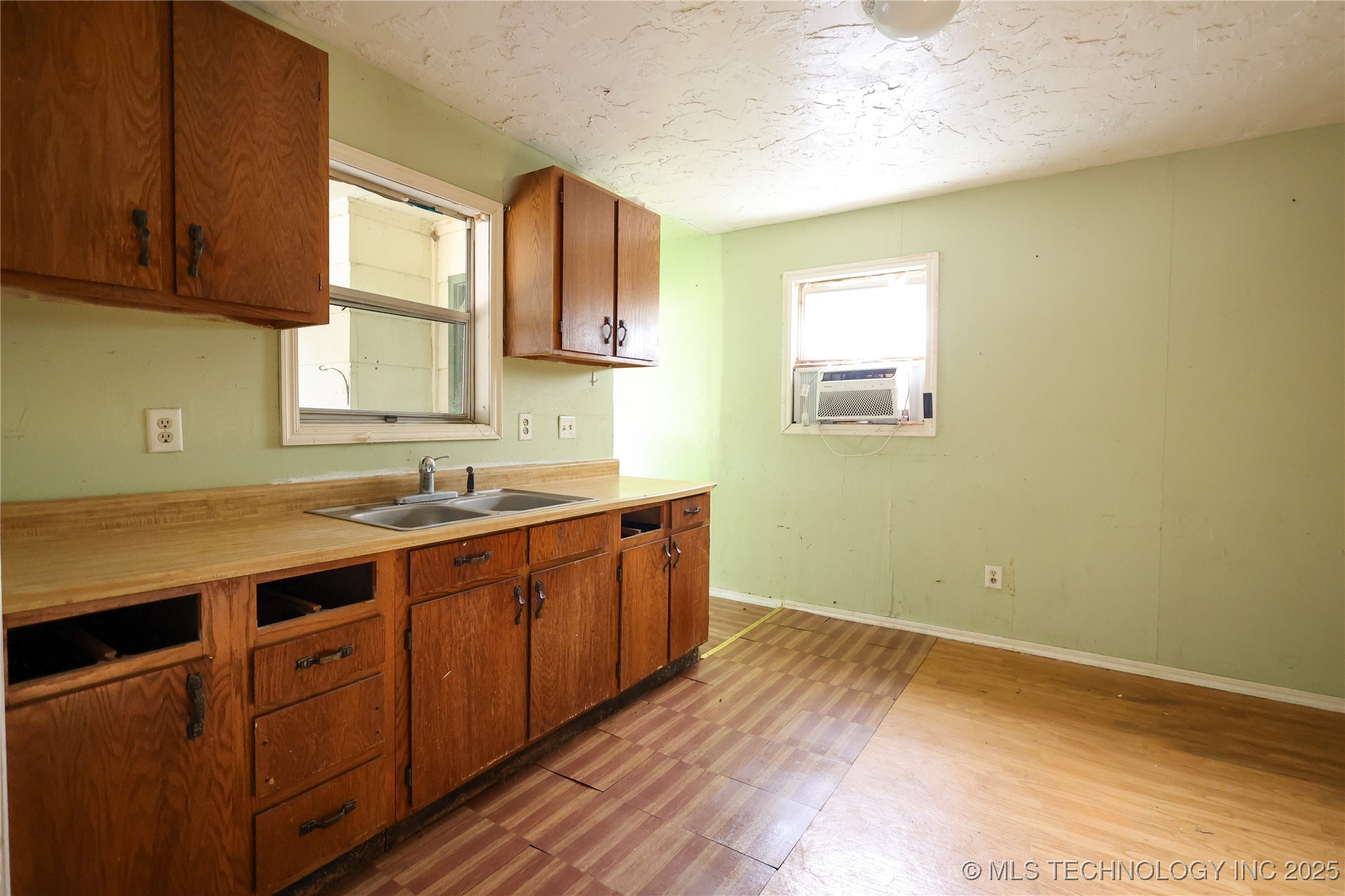 2410 Masters Property Photo 7