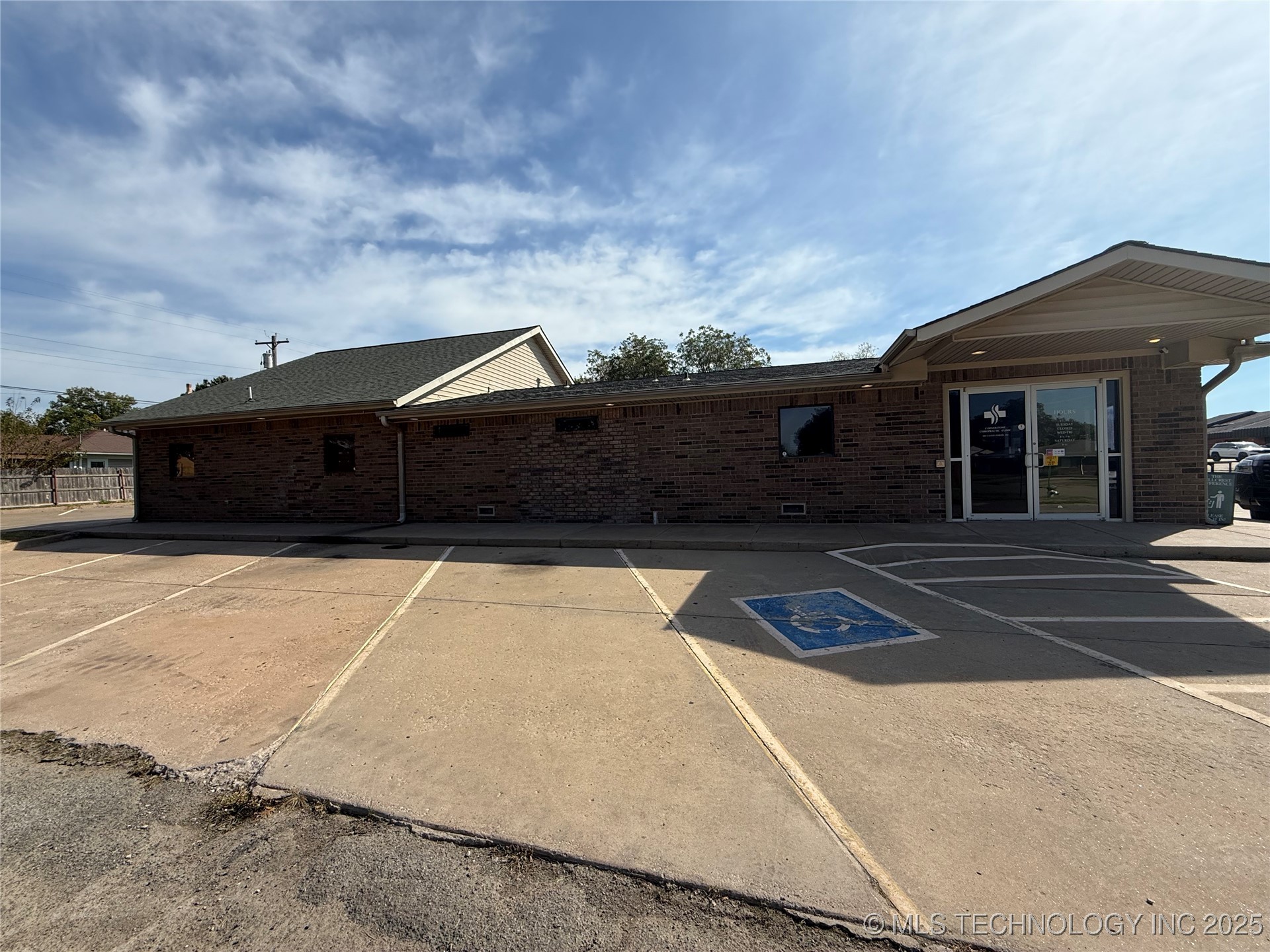 1002 E Cherry Property Photo 3