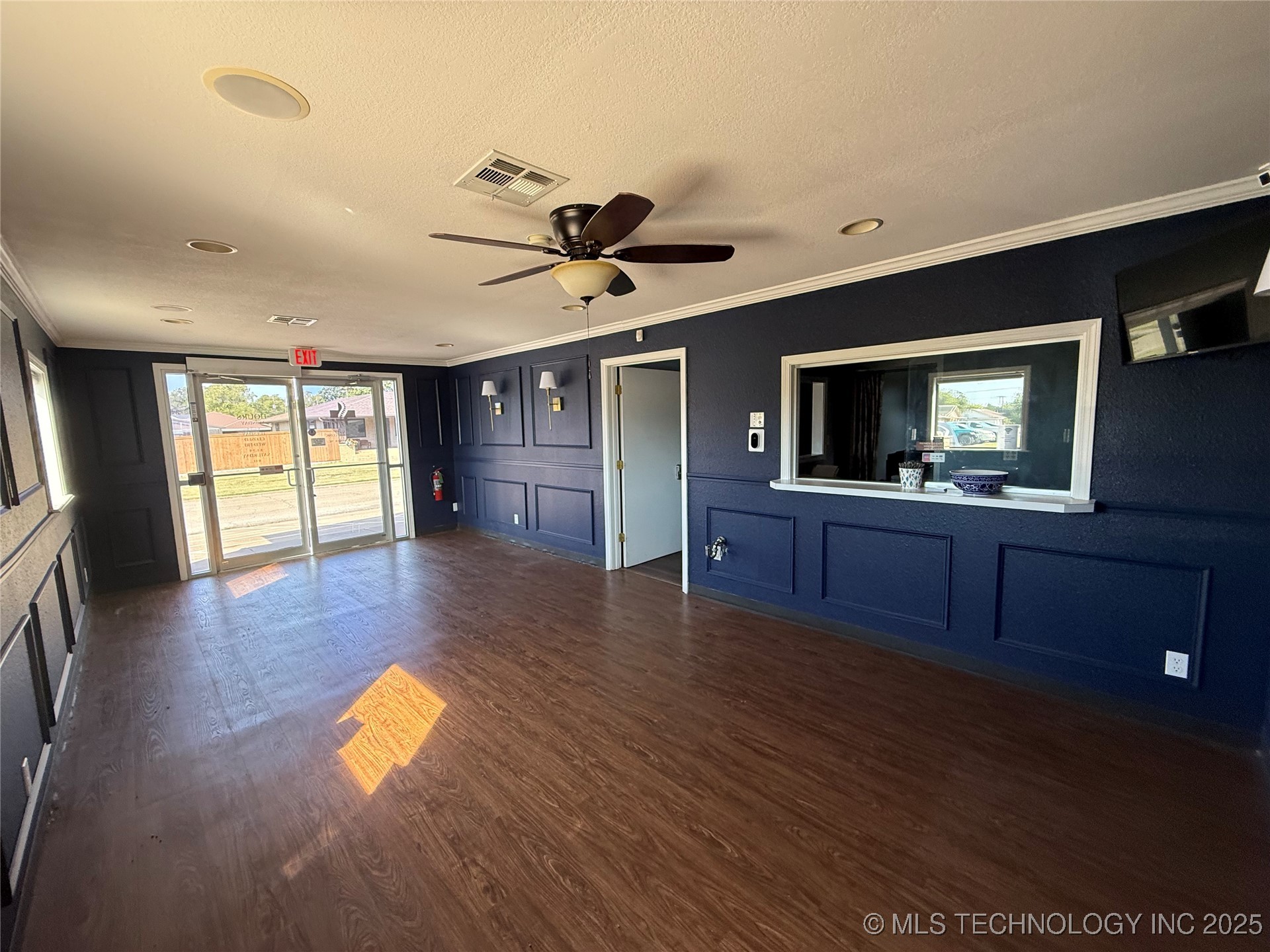 1002 E Cherry Property Photo 6