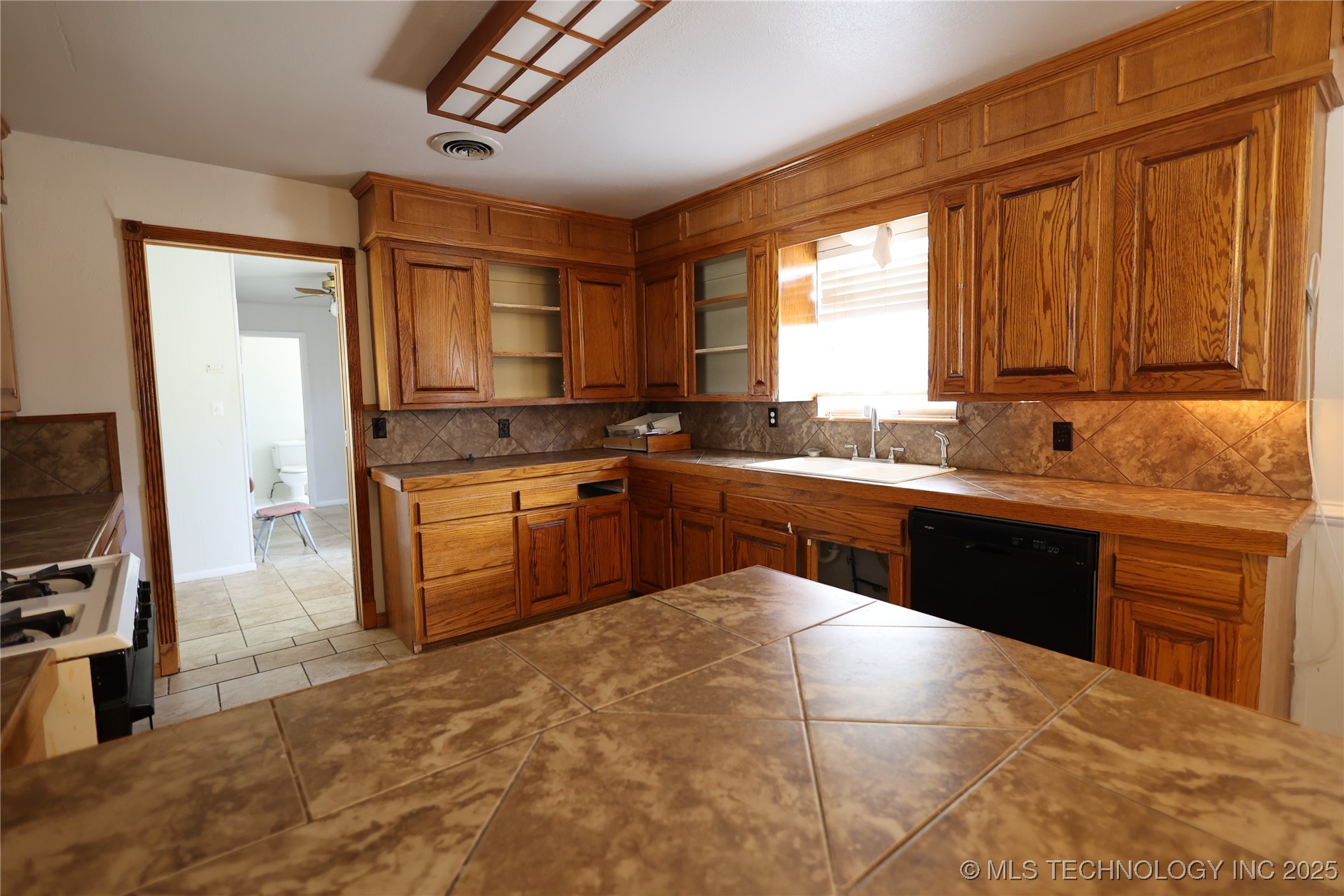 1017 W 15th Property Photo 2