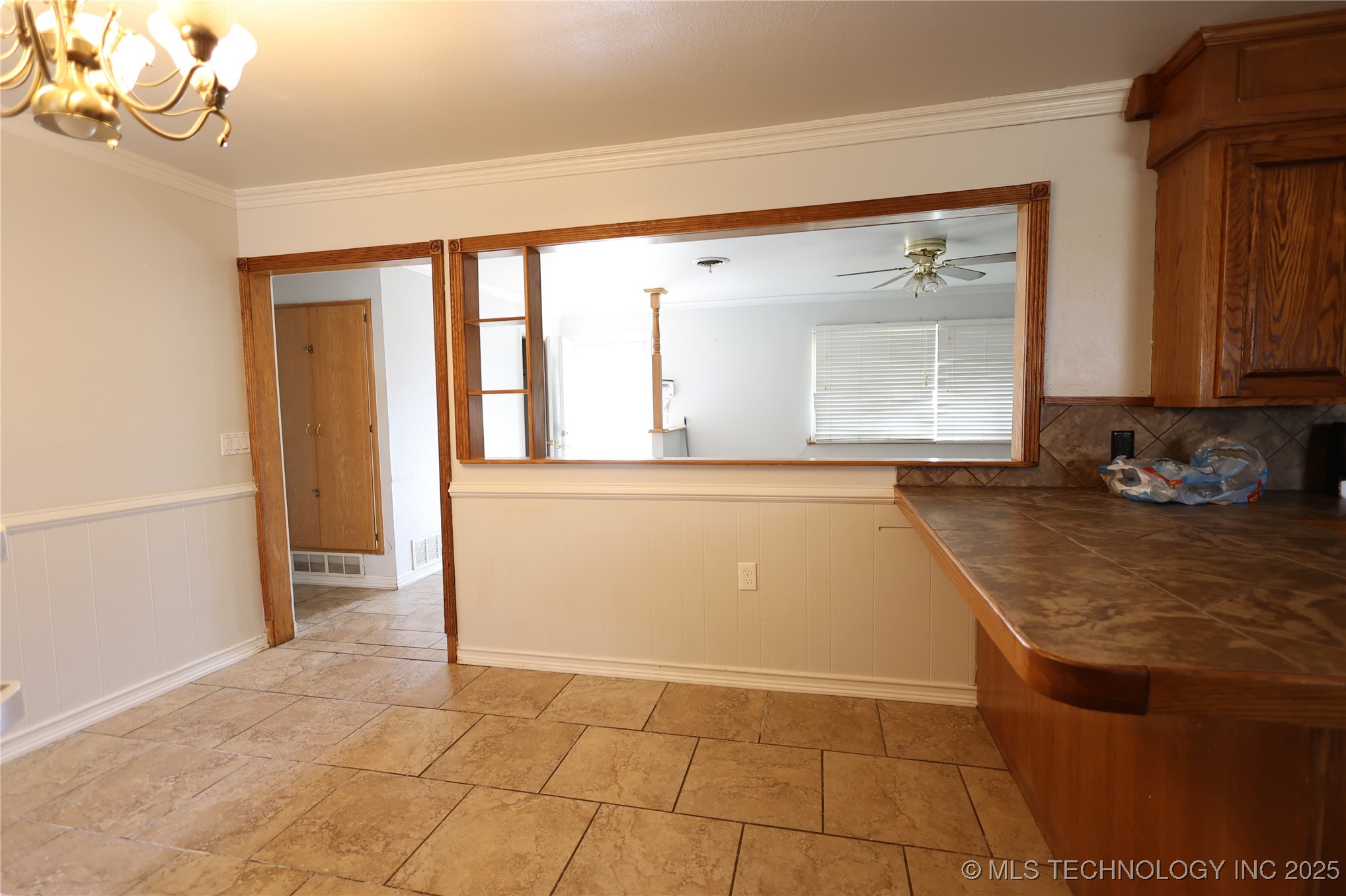 1017 W 15th Property Photo 3