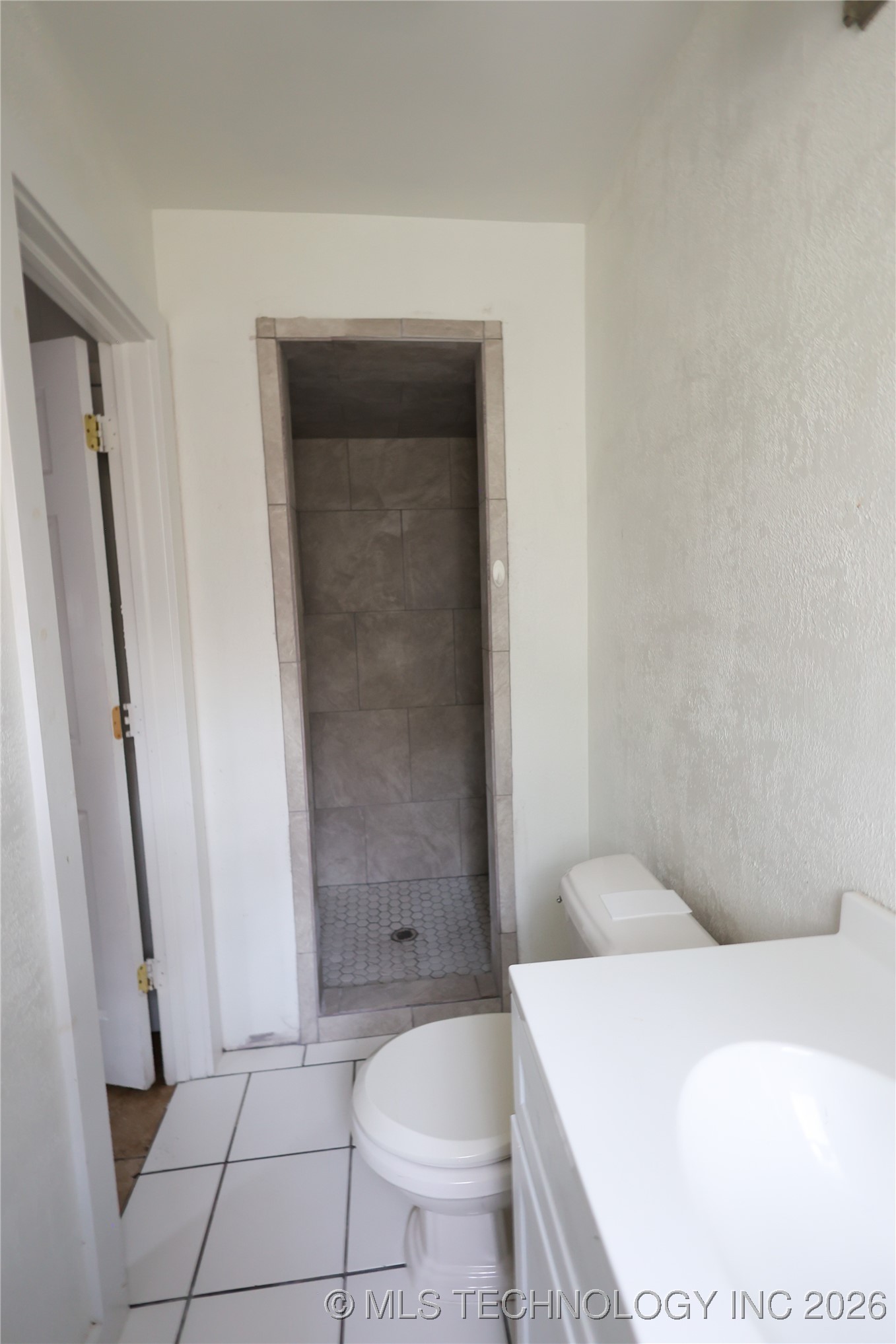 1017 W 15th Property Photo 6